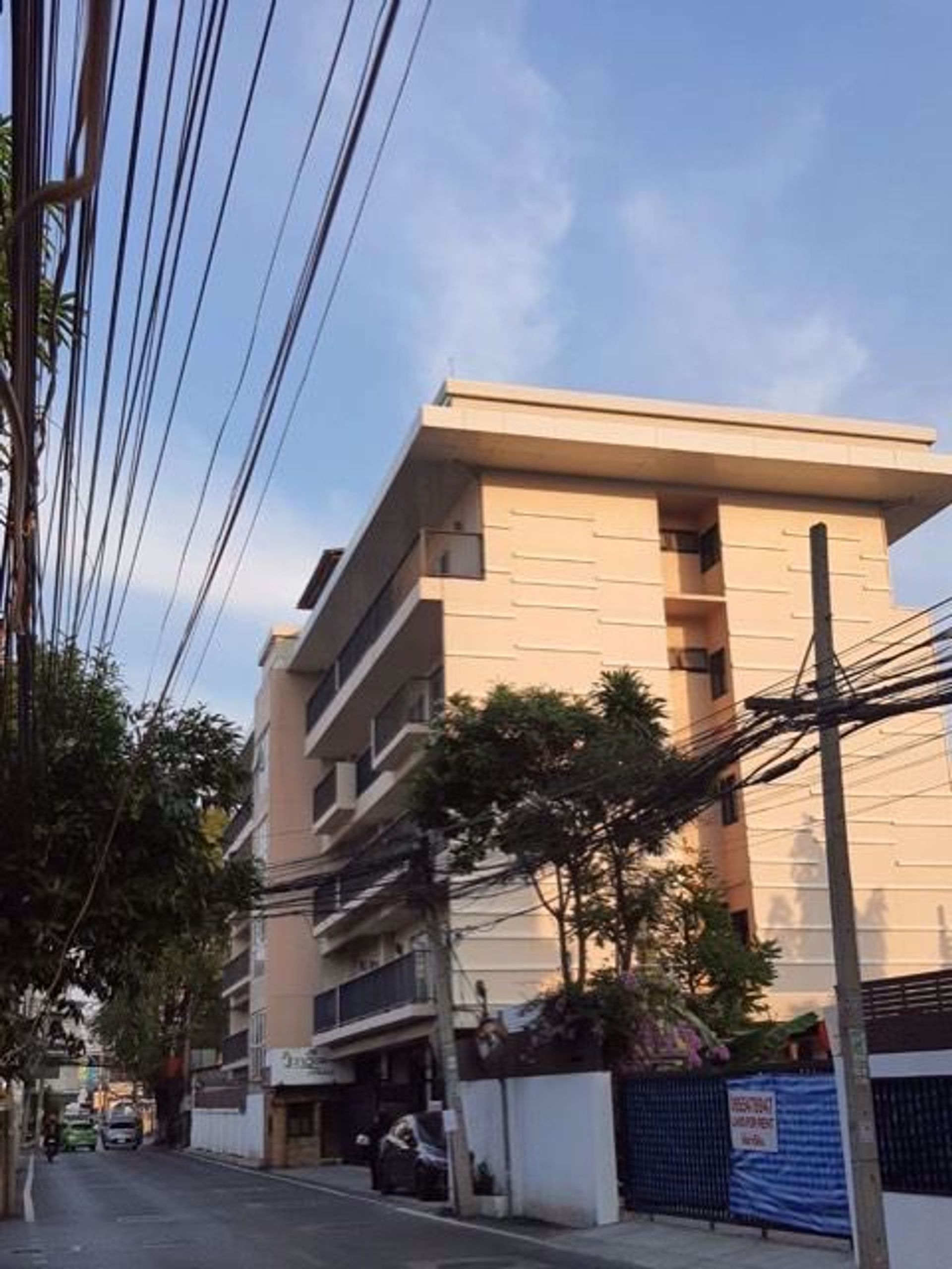 House in Watthana, Krung Thep Maha Nakhon 12208779