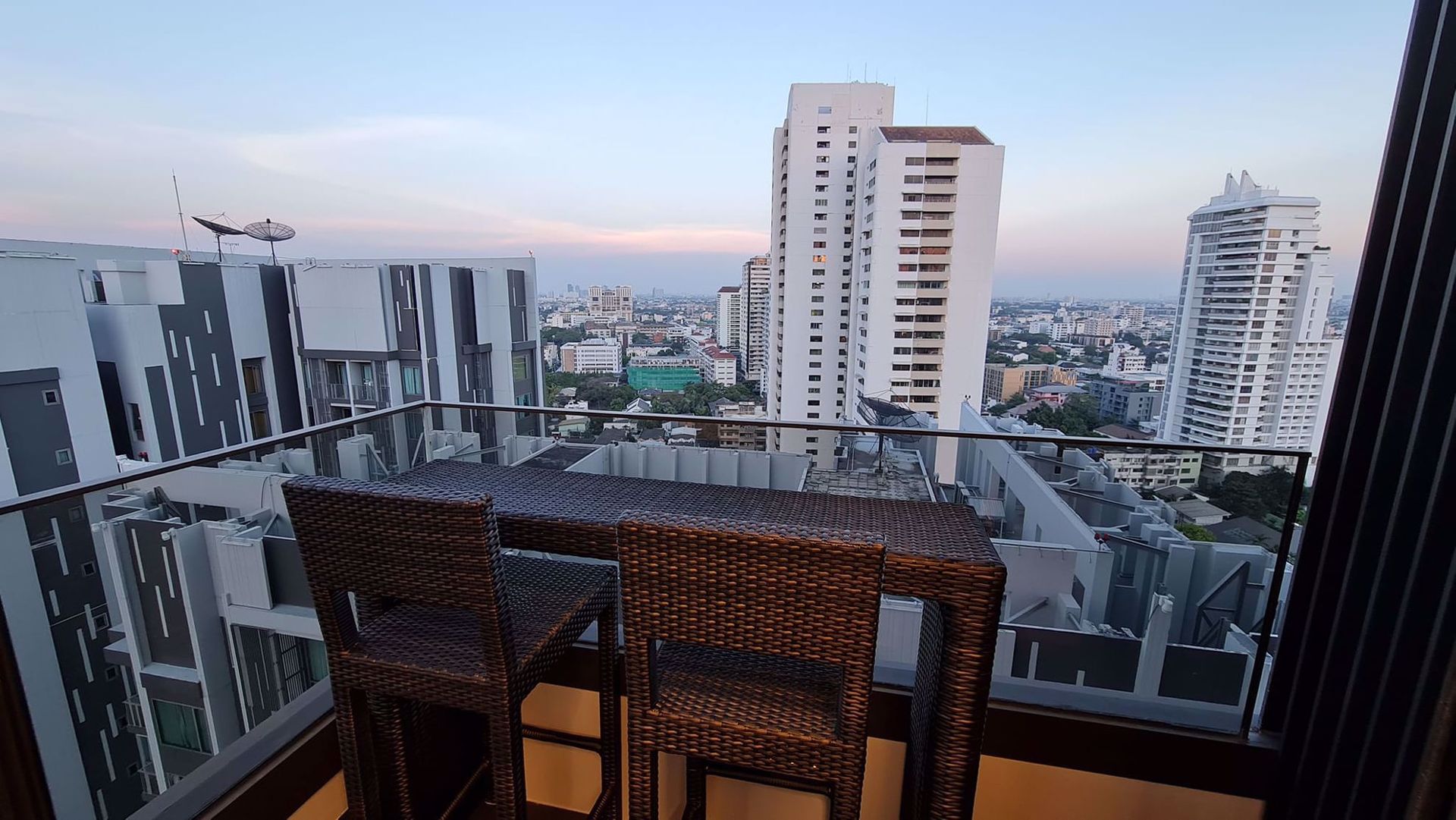 Condominium in Watthana, Krung Thep Maha Nakhon 12209034