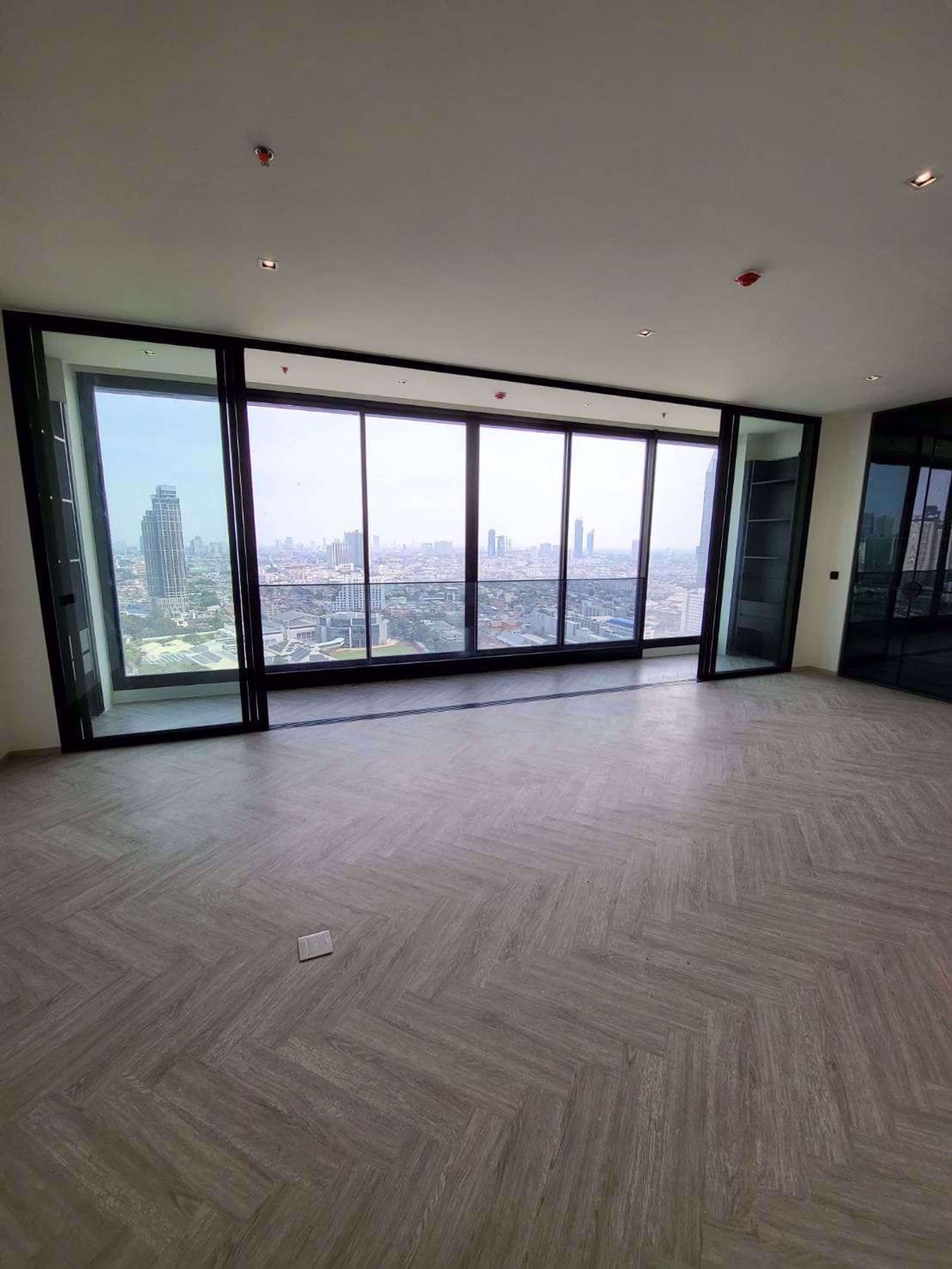 Condominium in Godown, Krung Thep Maha Nakhon 12209554