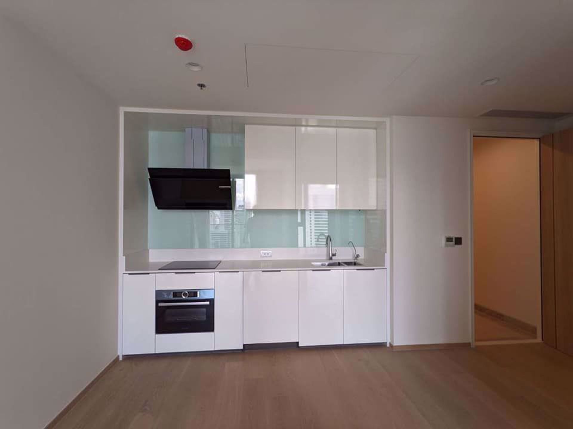 Condominium in Bang Rak, Krung Thep Maha Nakhon 12209669