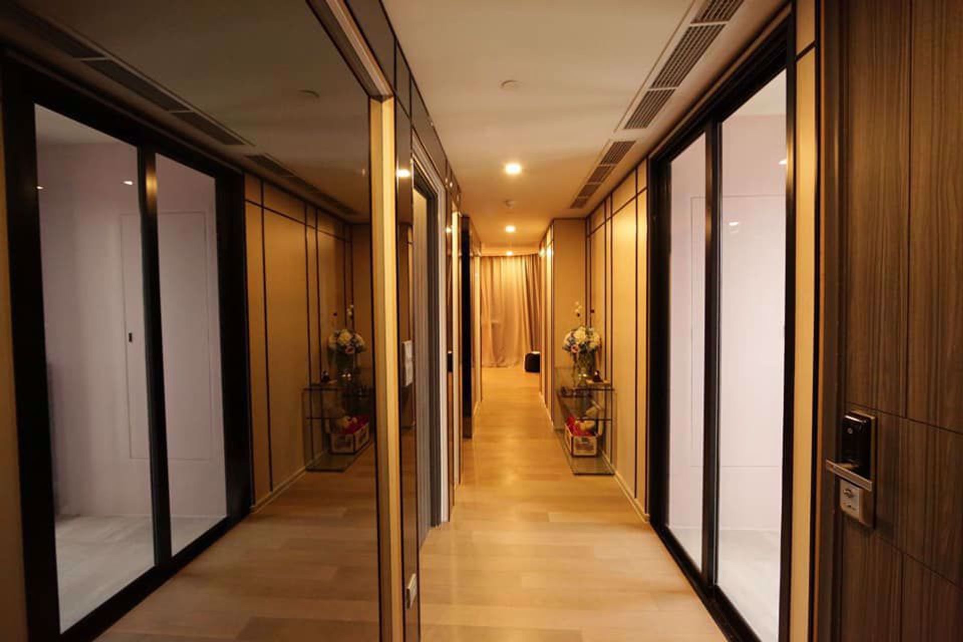 Condominium in Khlong Toei, Krung Thep Maha Nakhon 12210120