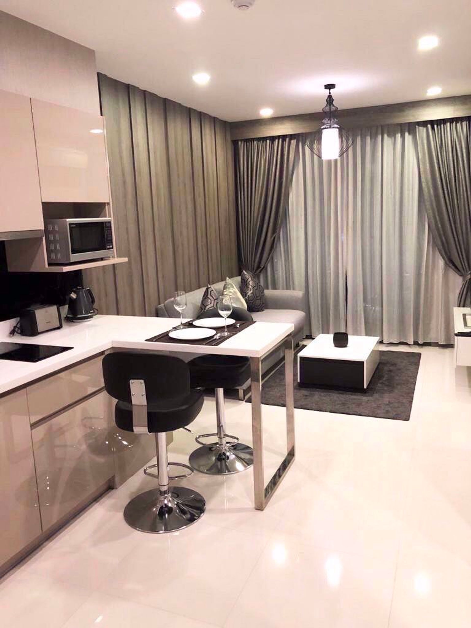 Condominium dans Khlong Toei, Krung Thep Maha Nakhon 12210263