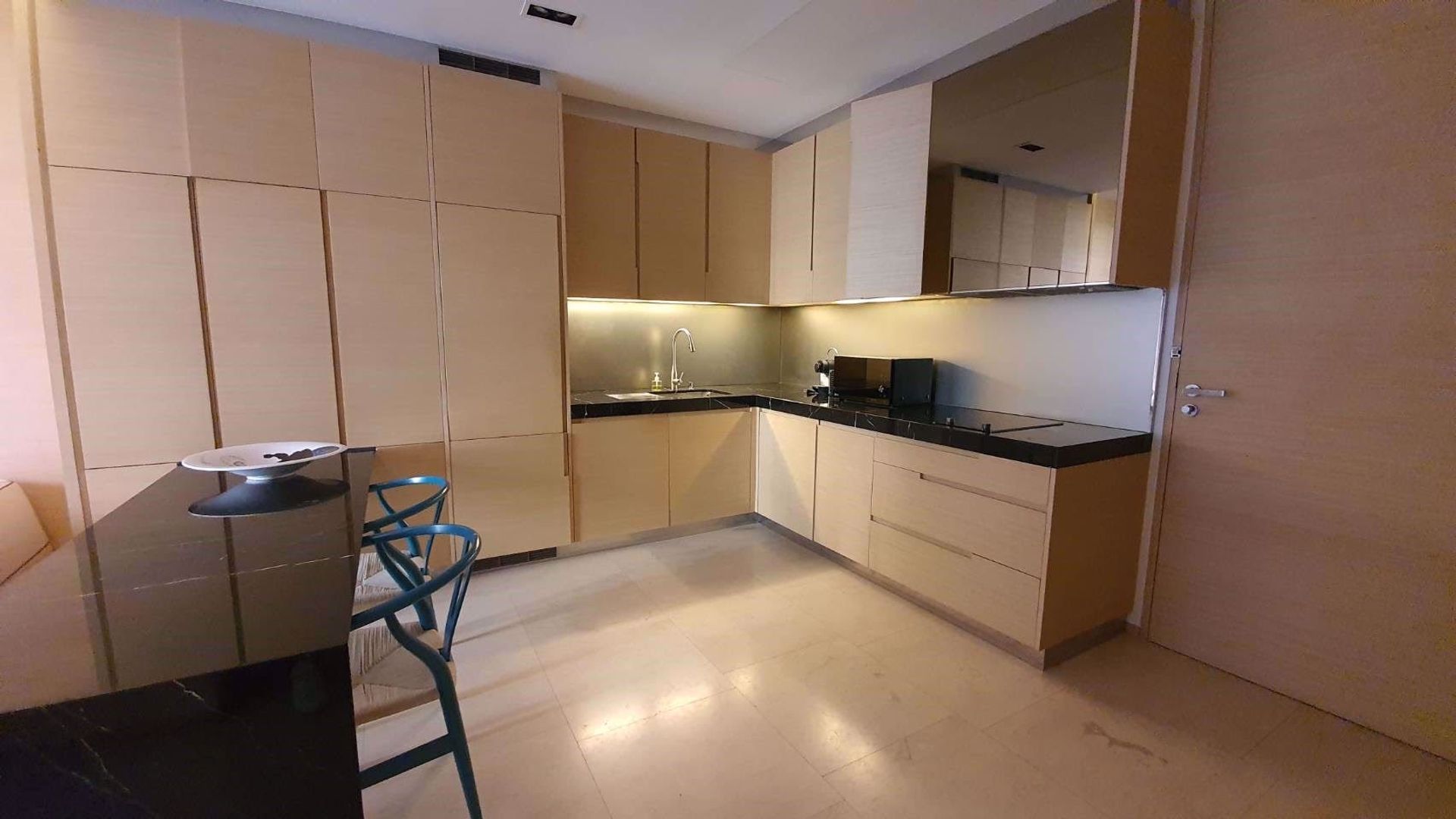 Condominium in Bang Rak, Krung Thep Maha Nakhon 12210603