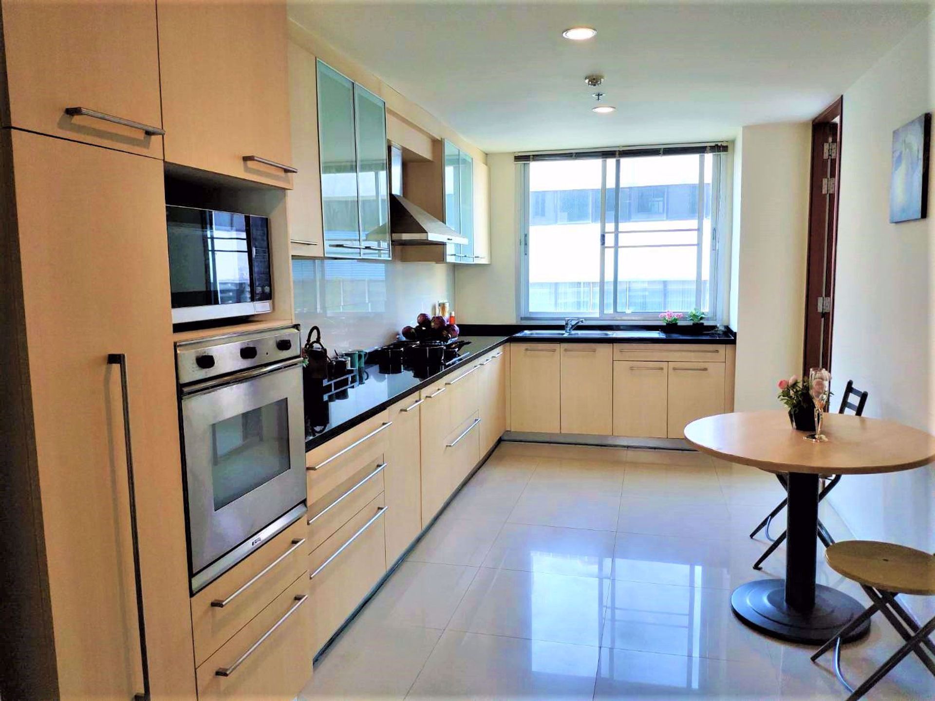 Condominium in Bang Rak, Krung Thep Maha Nakhon 12210647