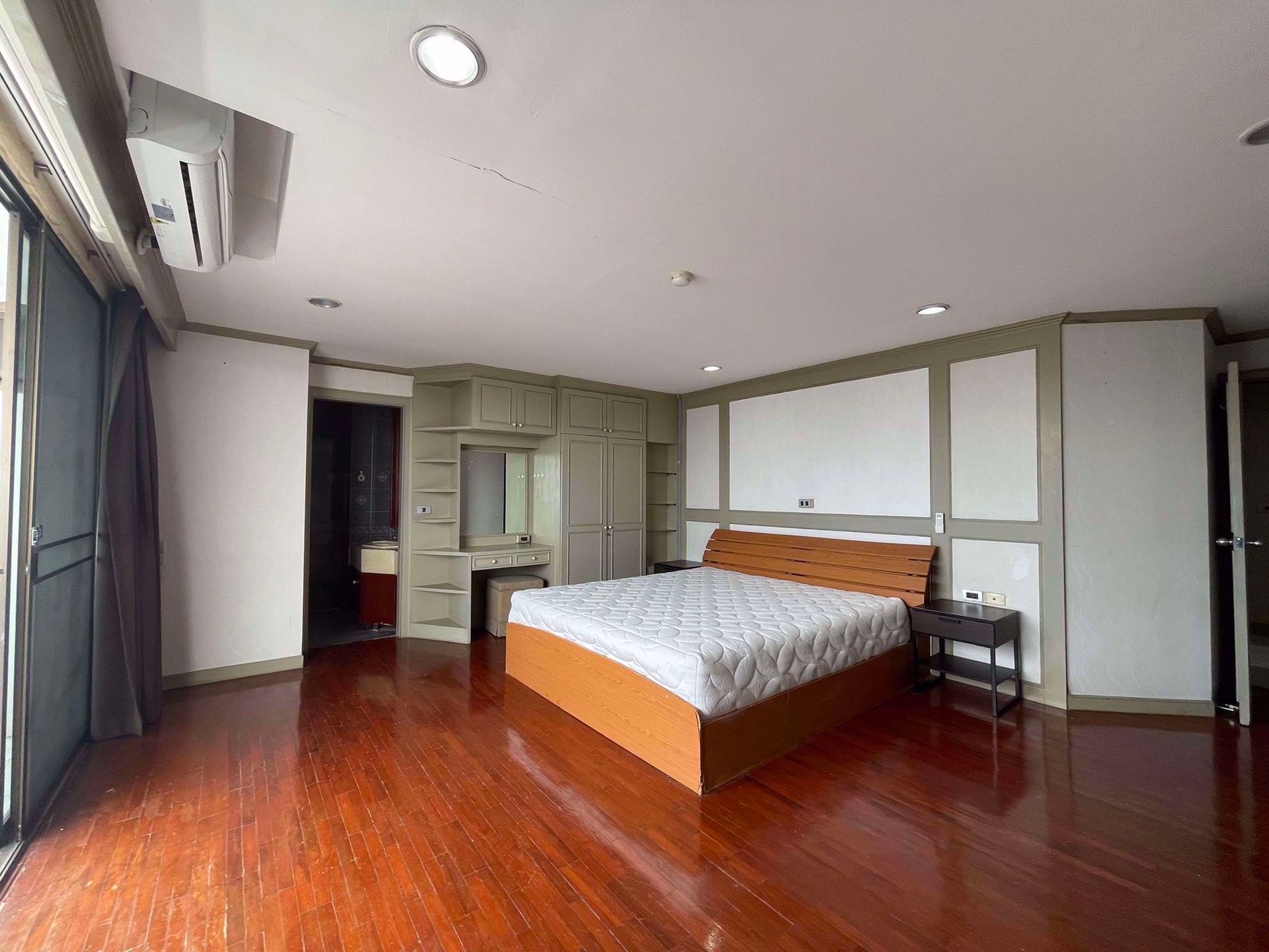 Condominium in Watthana, Krung Thep Maha Nakhon 12211330