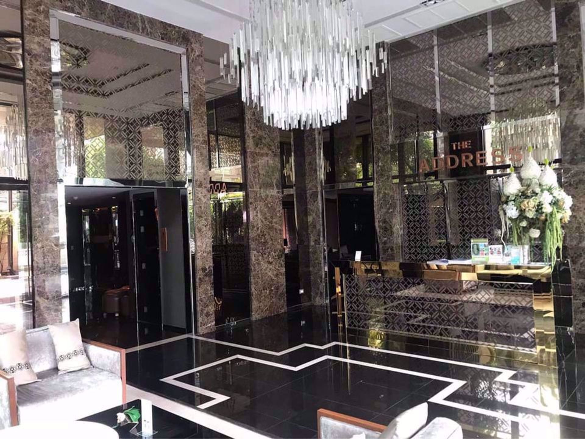 عمارات في واتانا, كرونج ثيب مها ناخون 12212088