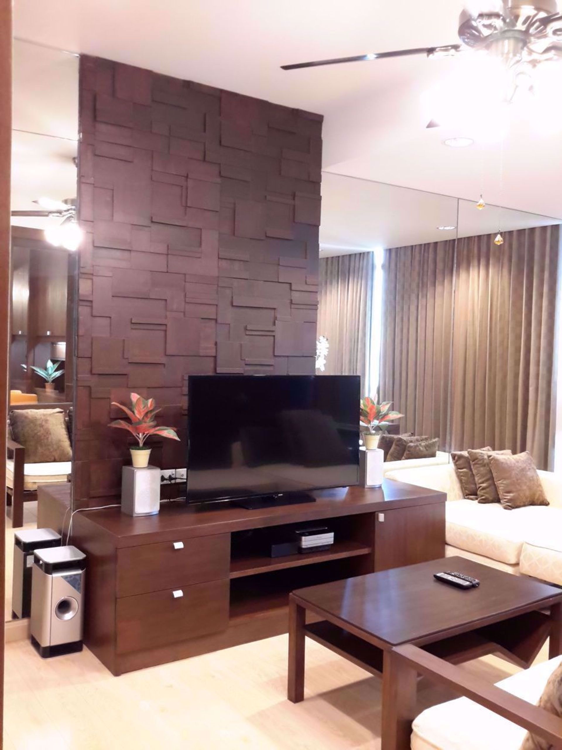 Condominium in Godown, Krung Thep Maha Nakhon 12212372