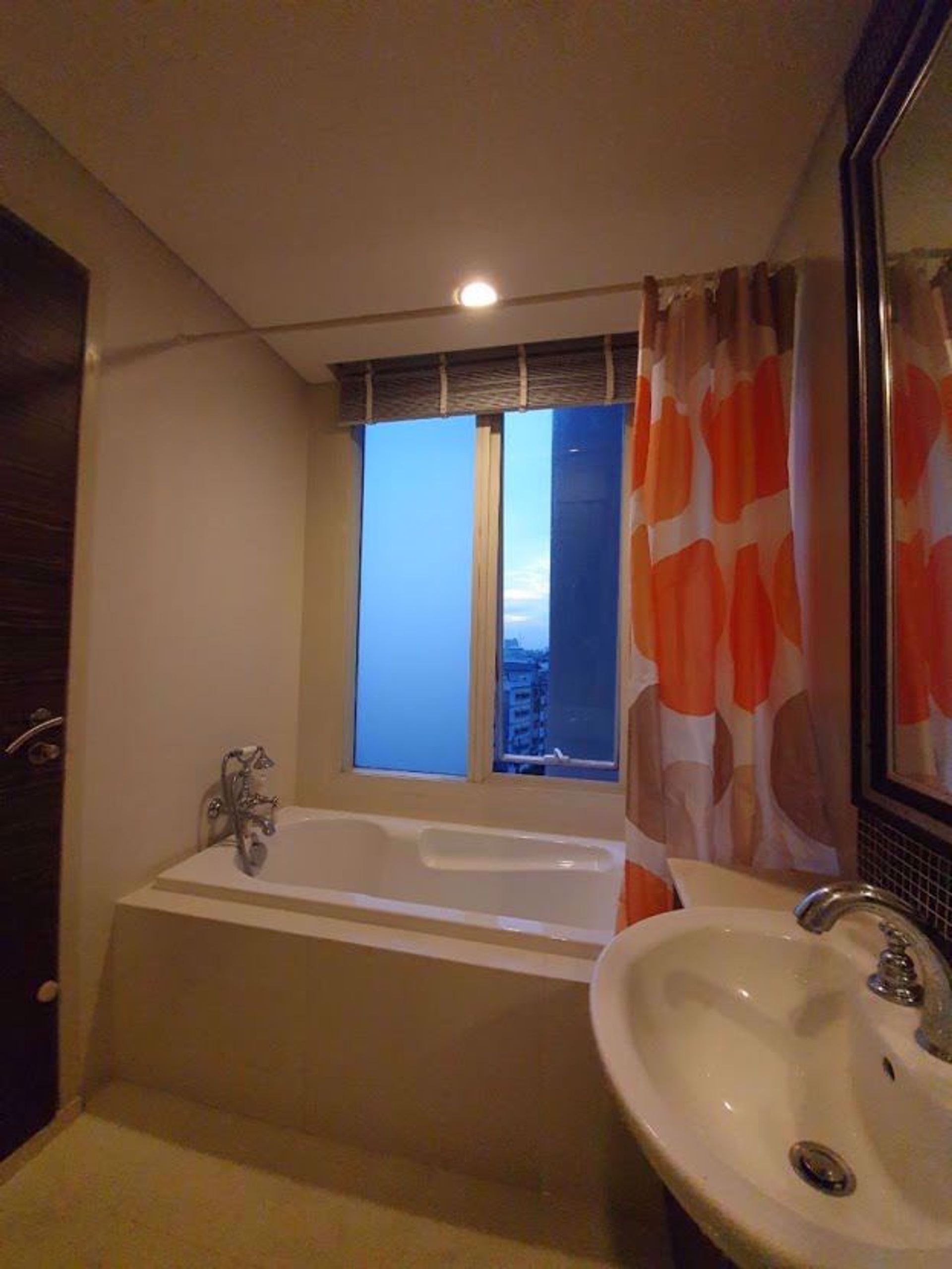 Condominium dans Descendre, Krung Thep Maha Nakhon 12212375