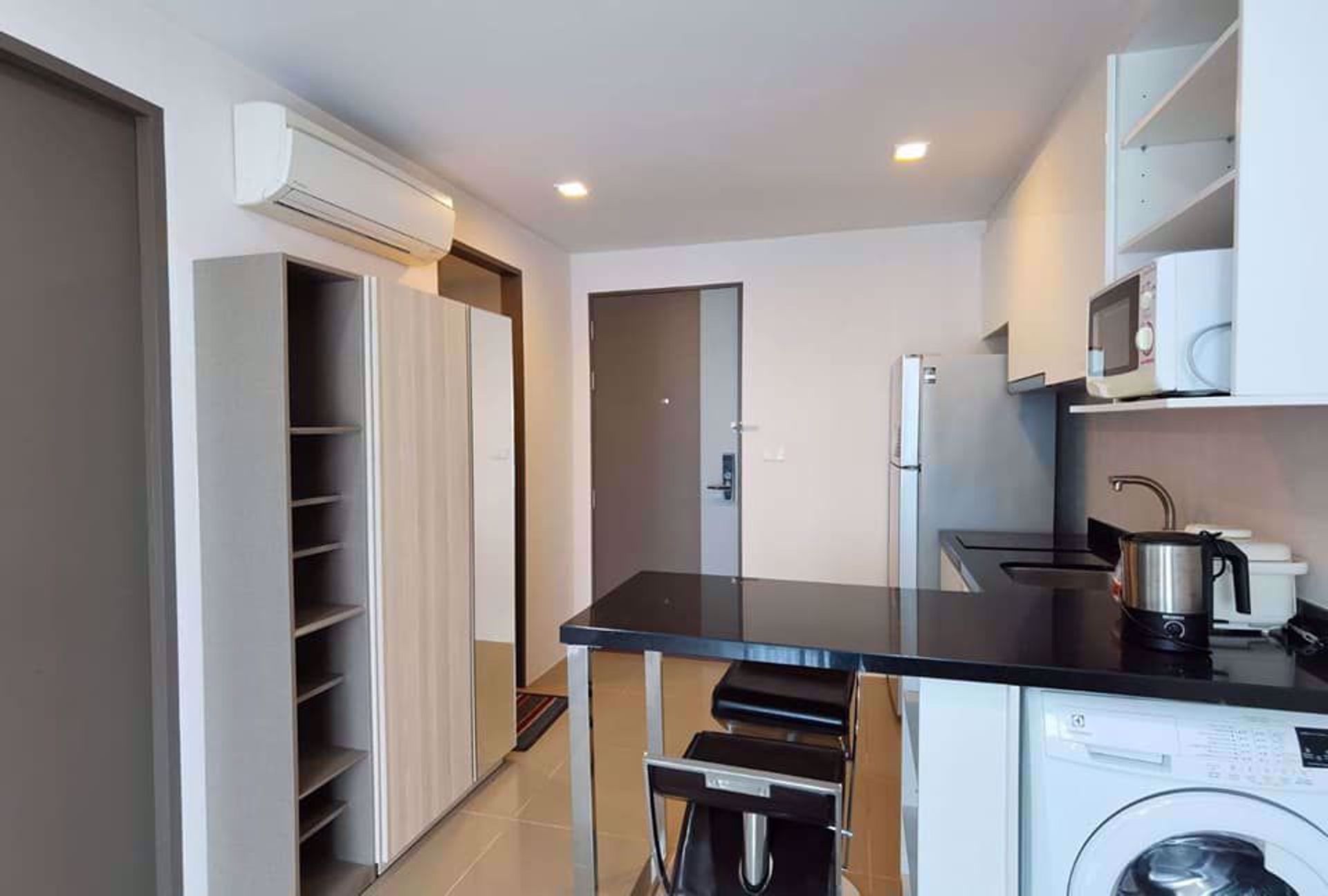 Condominium in Khlong Toei, Krung Thep Maha Nakhon 12212613