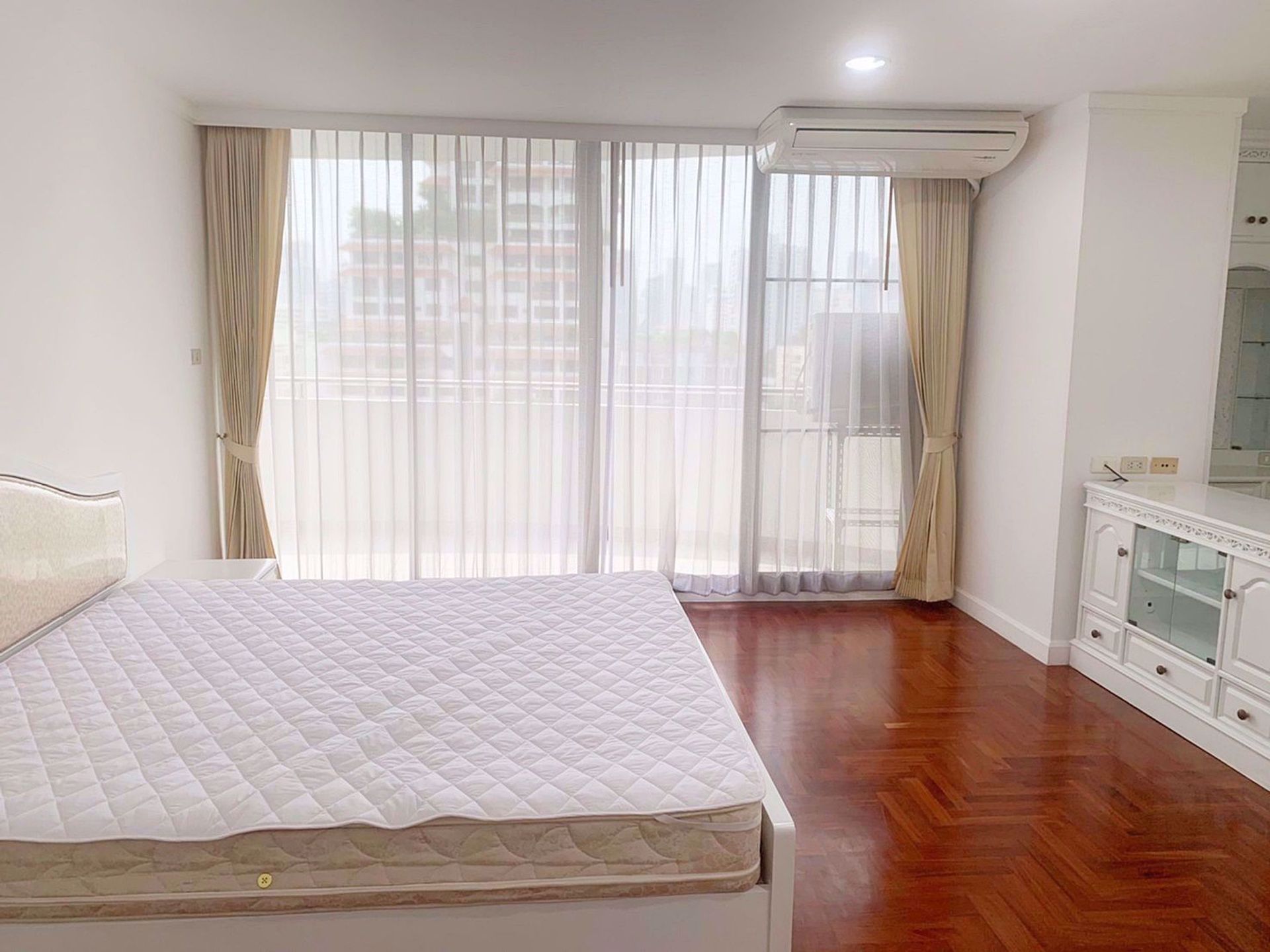 Condominium in Watthana, Krung Thep Maha Nakhon 12212917