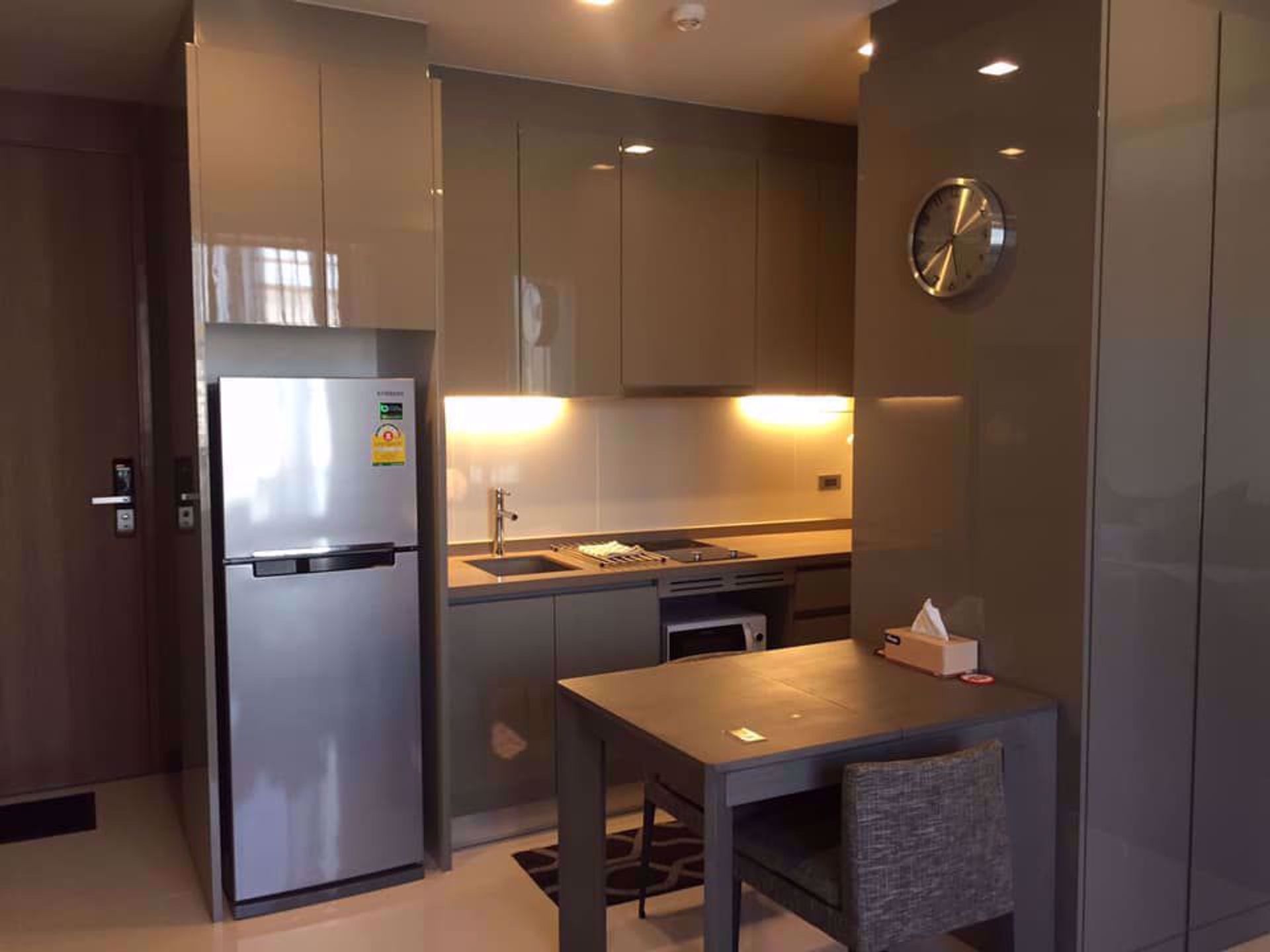 Condominium dans Bang Rak, Krung Thep Maha Nakhon 12213064