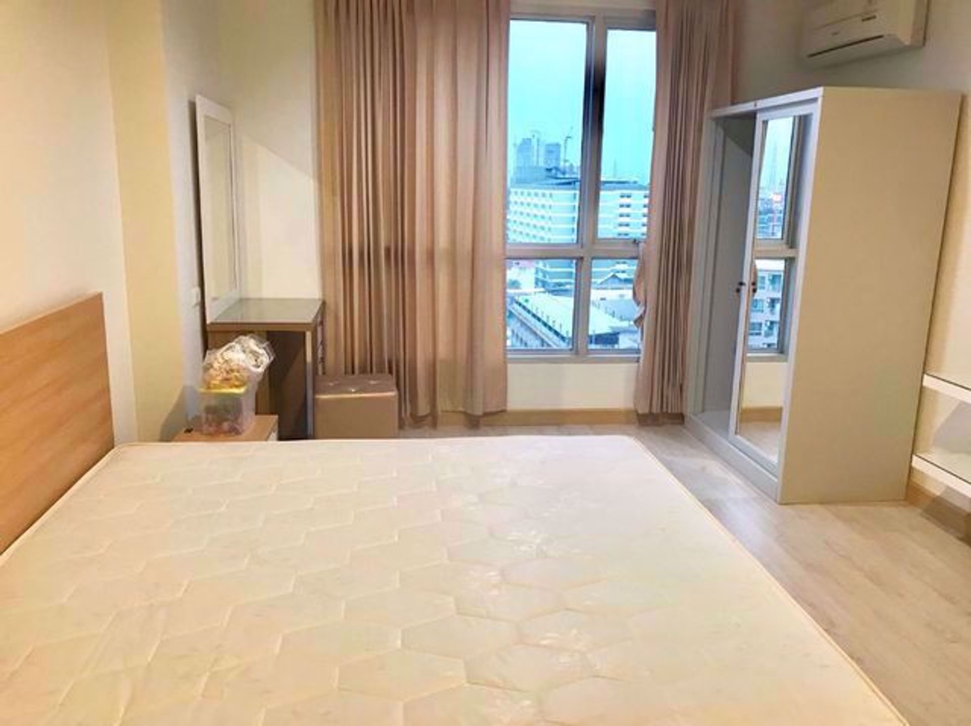 Condominium in Huai Khwang, Krung Thep Maha Nakhon 12213150