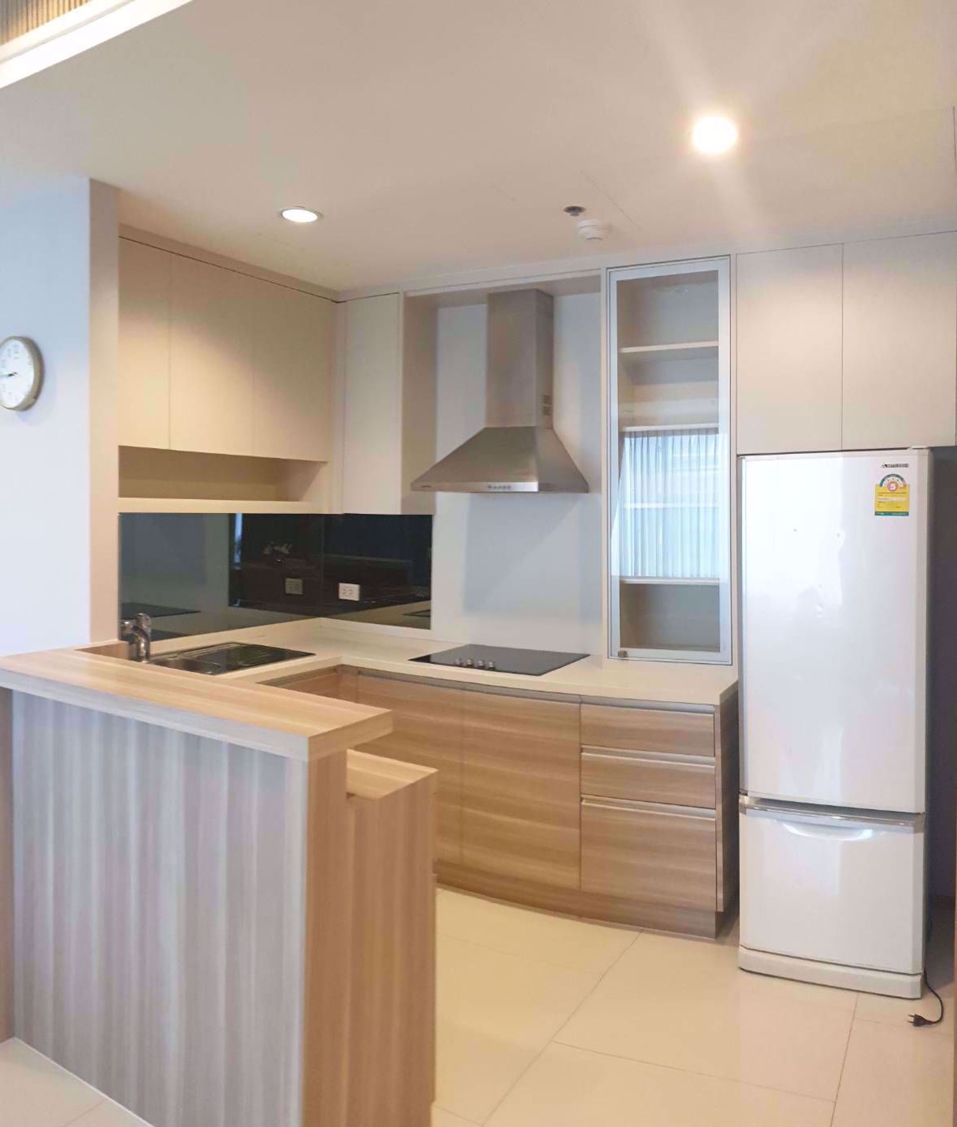 Condominium in Khlong Toei, Krung Thep Maha Nakhon 12213359