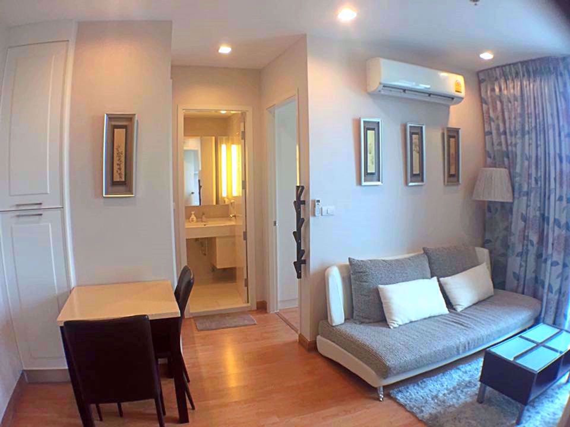 Condominio en Phra Khanong, Krung Thep Maha Nakhon 12213480