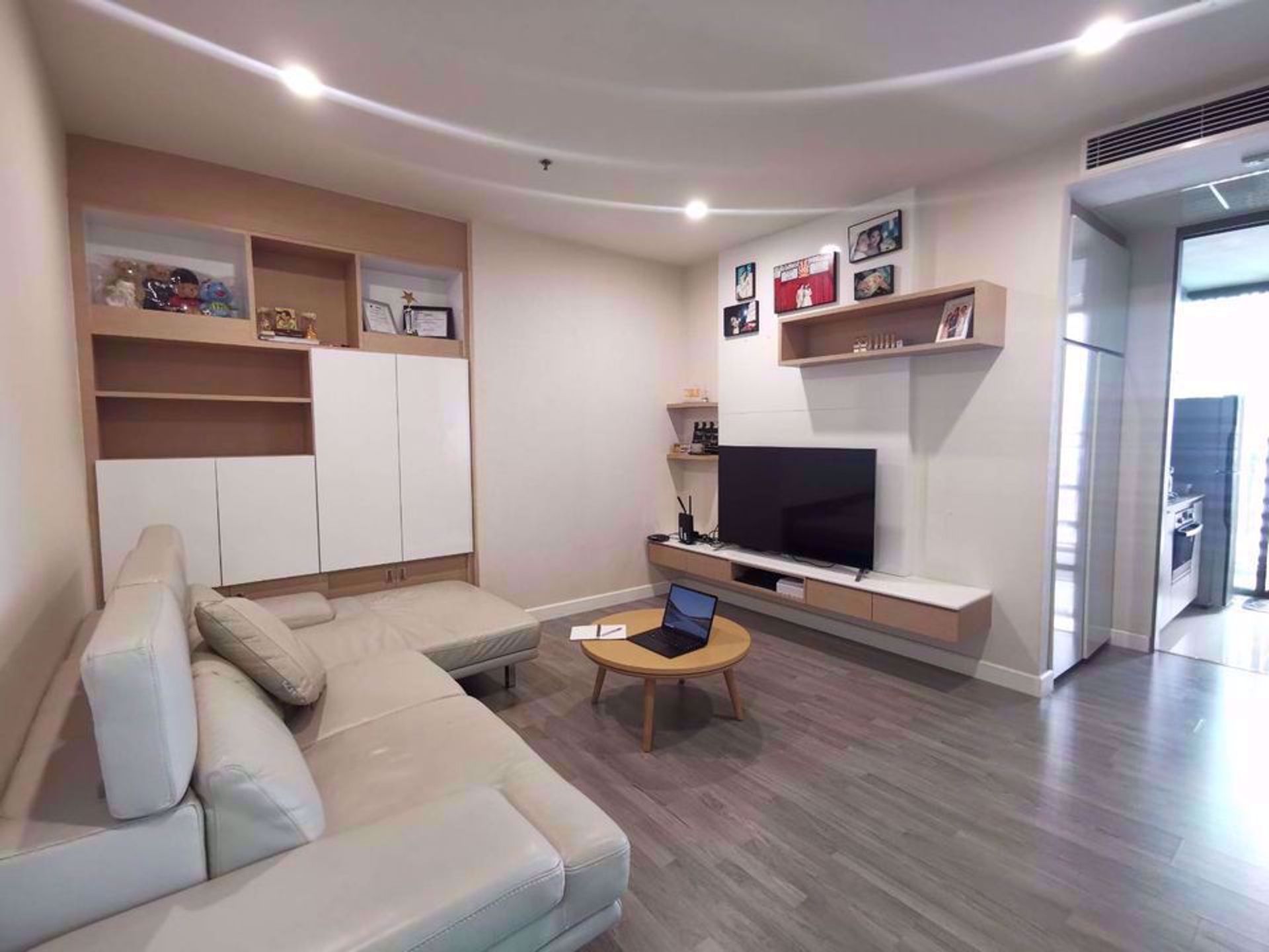 Condominium in Godown, Krung Thep Maha Nakhon 12214059