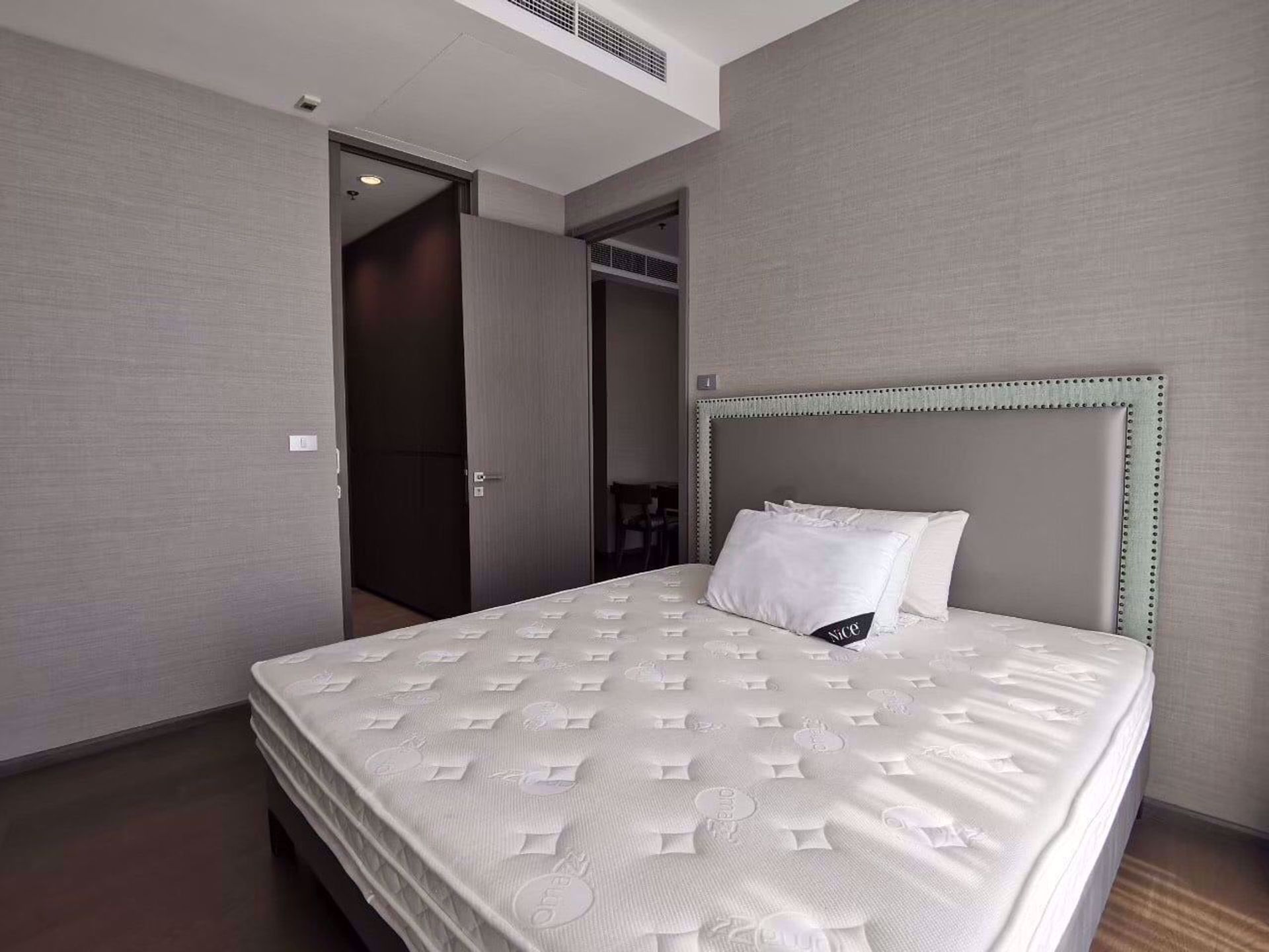 Condominium in Bang Rak, Krung Thep Maha Nakhon 12214221