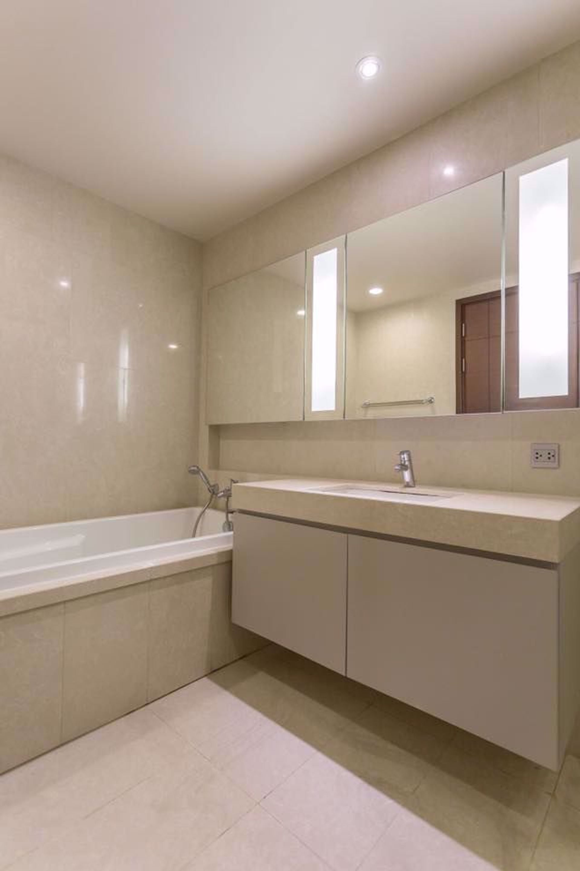 Condominium in , Krung Thep Maha Nakhon 12214558