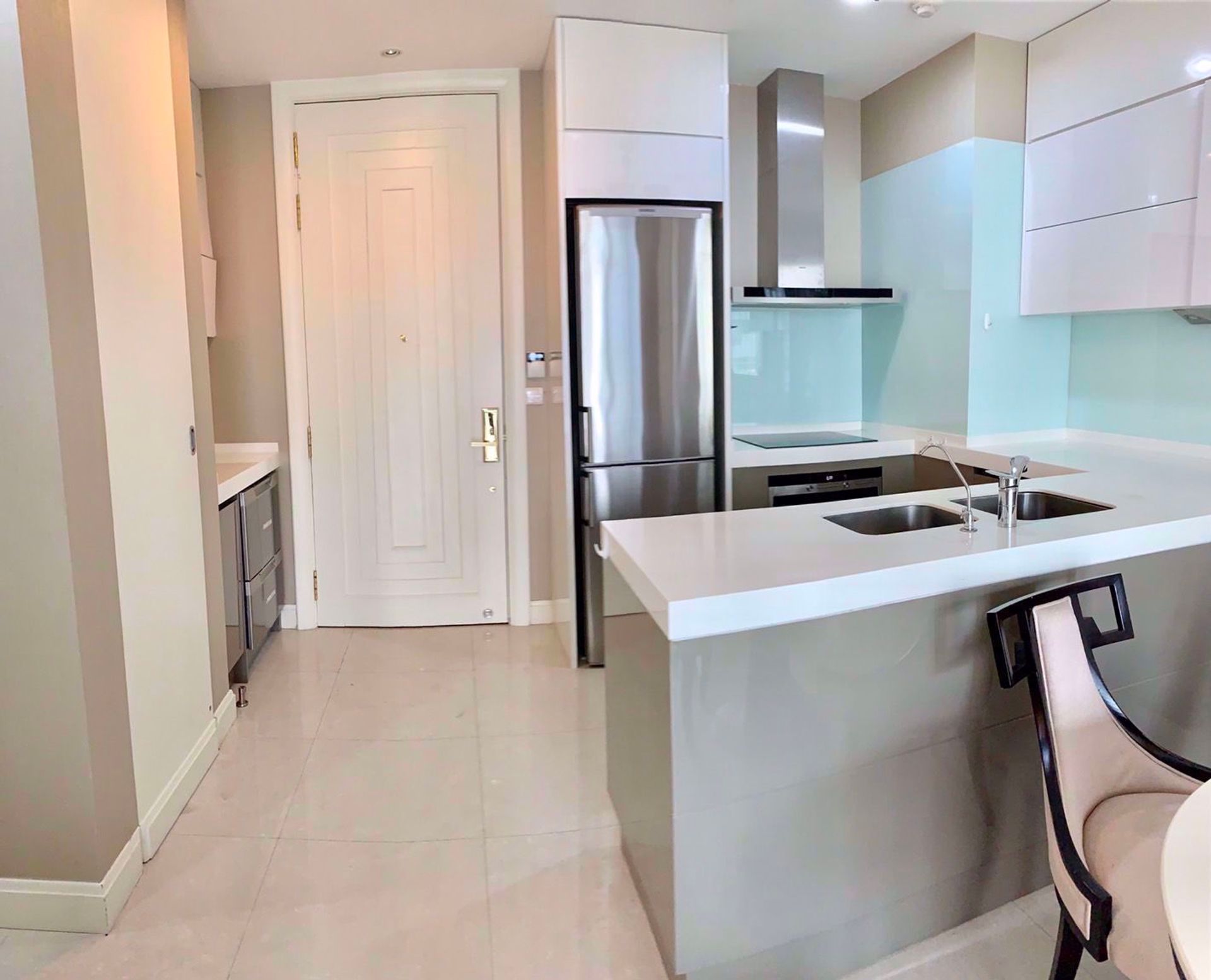 Condominium in Pathum Wan, Krung Thep Maha Nakhon 12214626