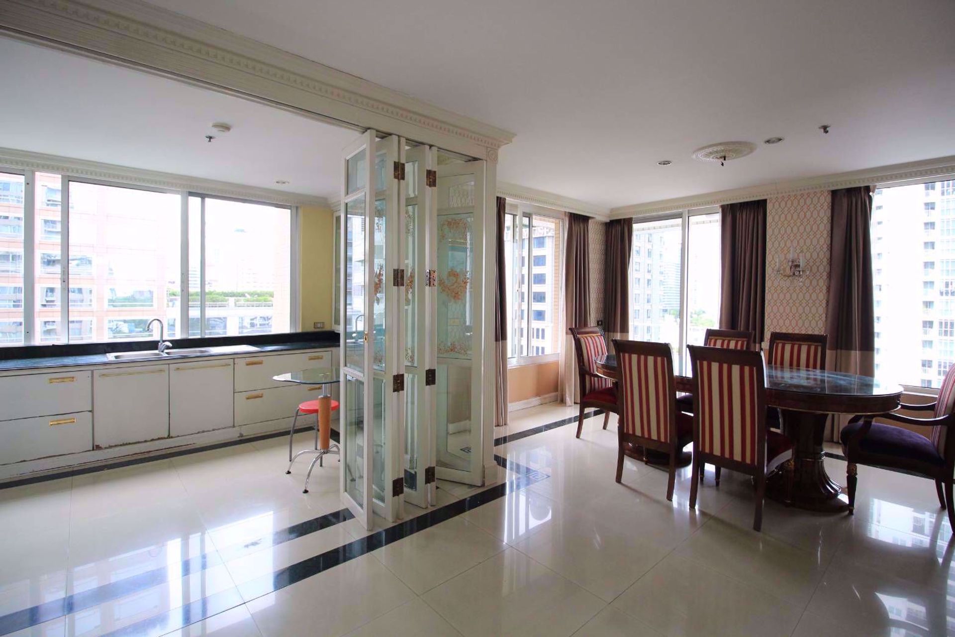 Condominium in Pathum Wan, Krung Thep Maha Nakhon 12214736