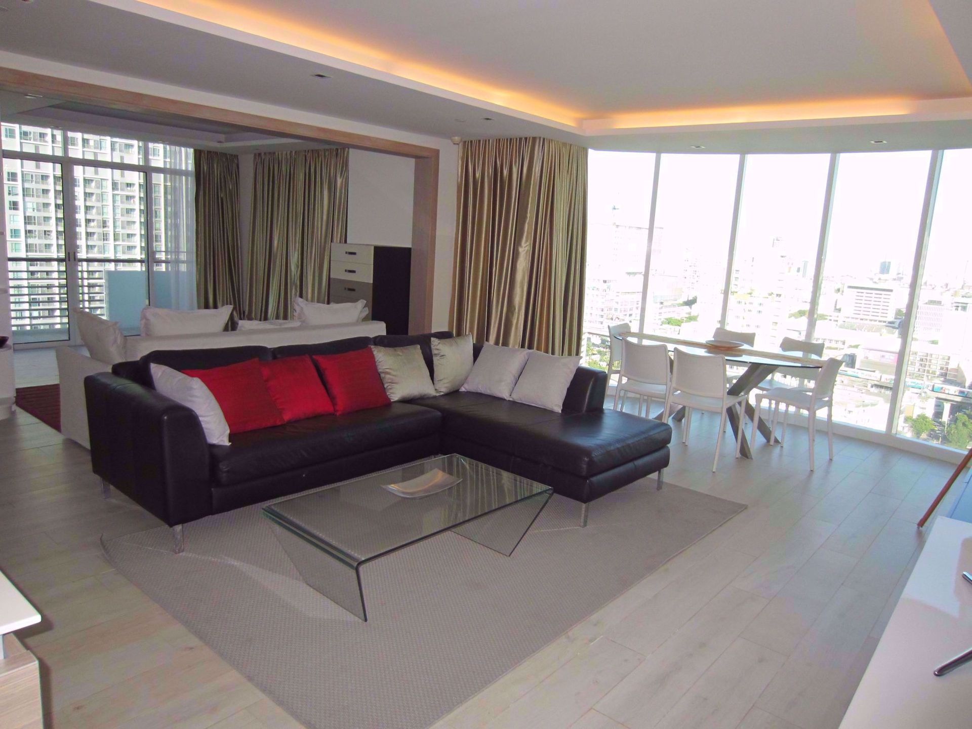 Condominium in Phaya Thai, Krung Thep Maha Nakhon 12215873