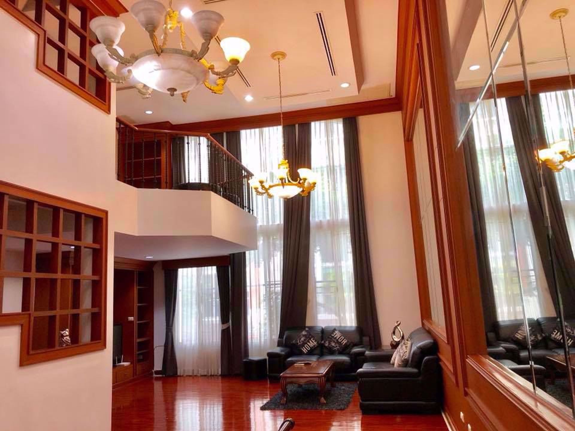 Hus i , Krung Thep Maha Nakhon 12216246