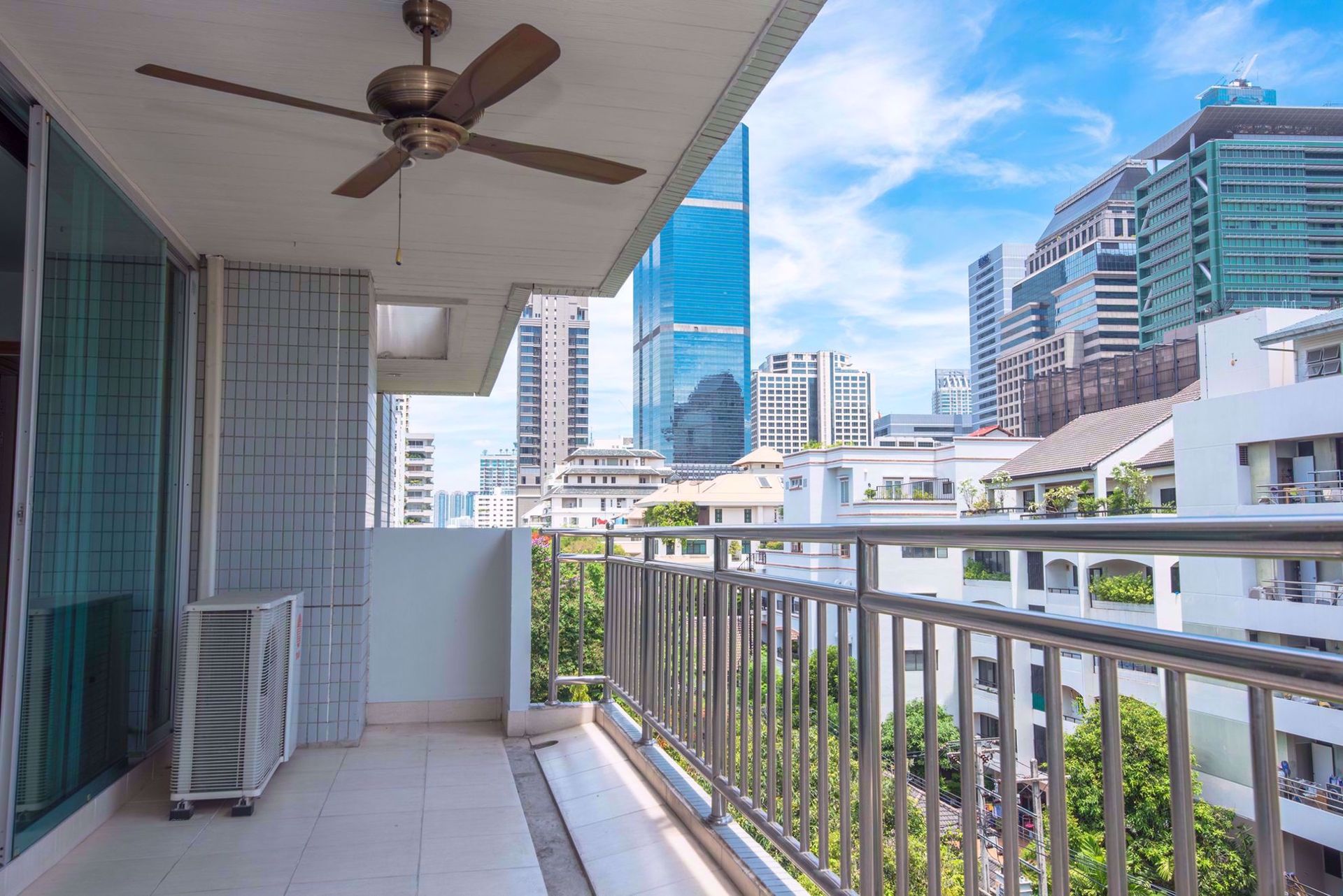 Condominium in , Krung Thep Maha Nakhon 12216254