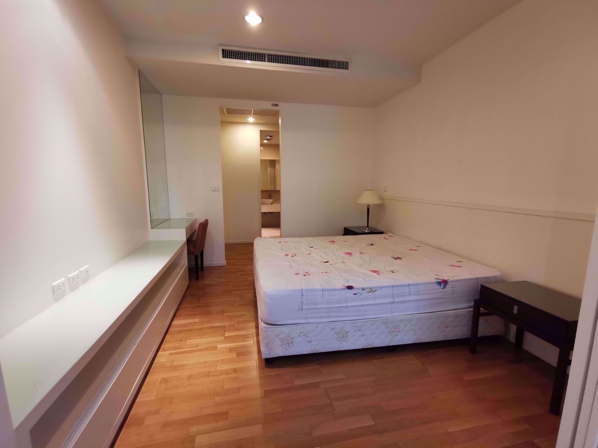 Condominium in Ban Na Song, Krung Thep Maha Nakhon 12216271