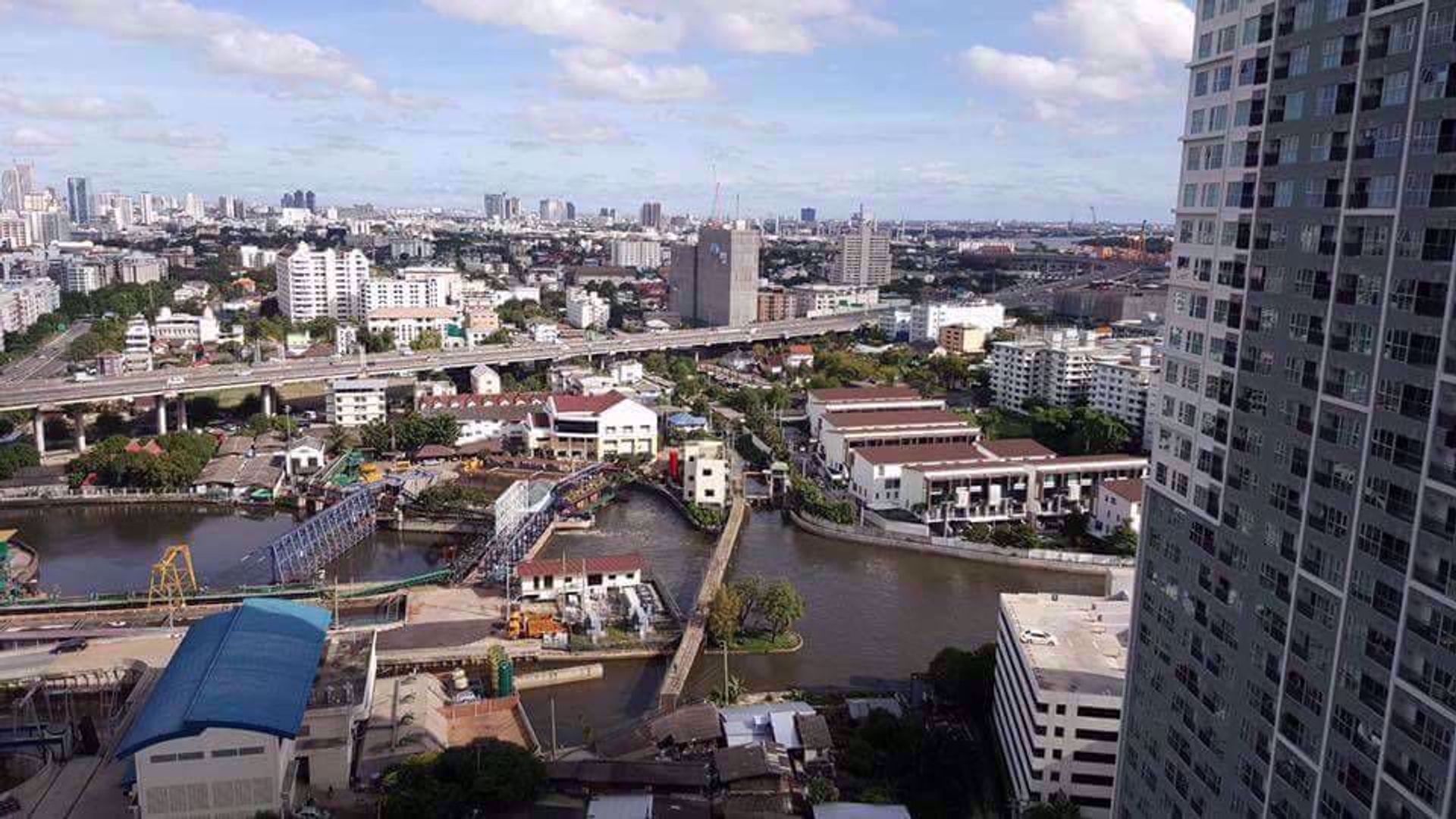 Eigentumswohnung im Phra Khanong, Krung Thep Maha Nakhon 12216361