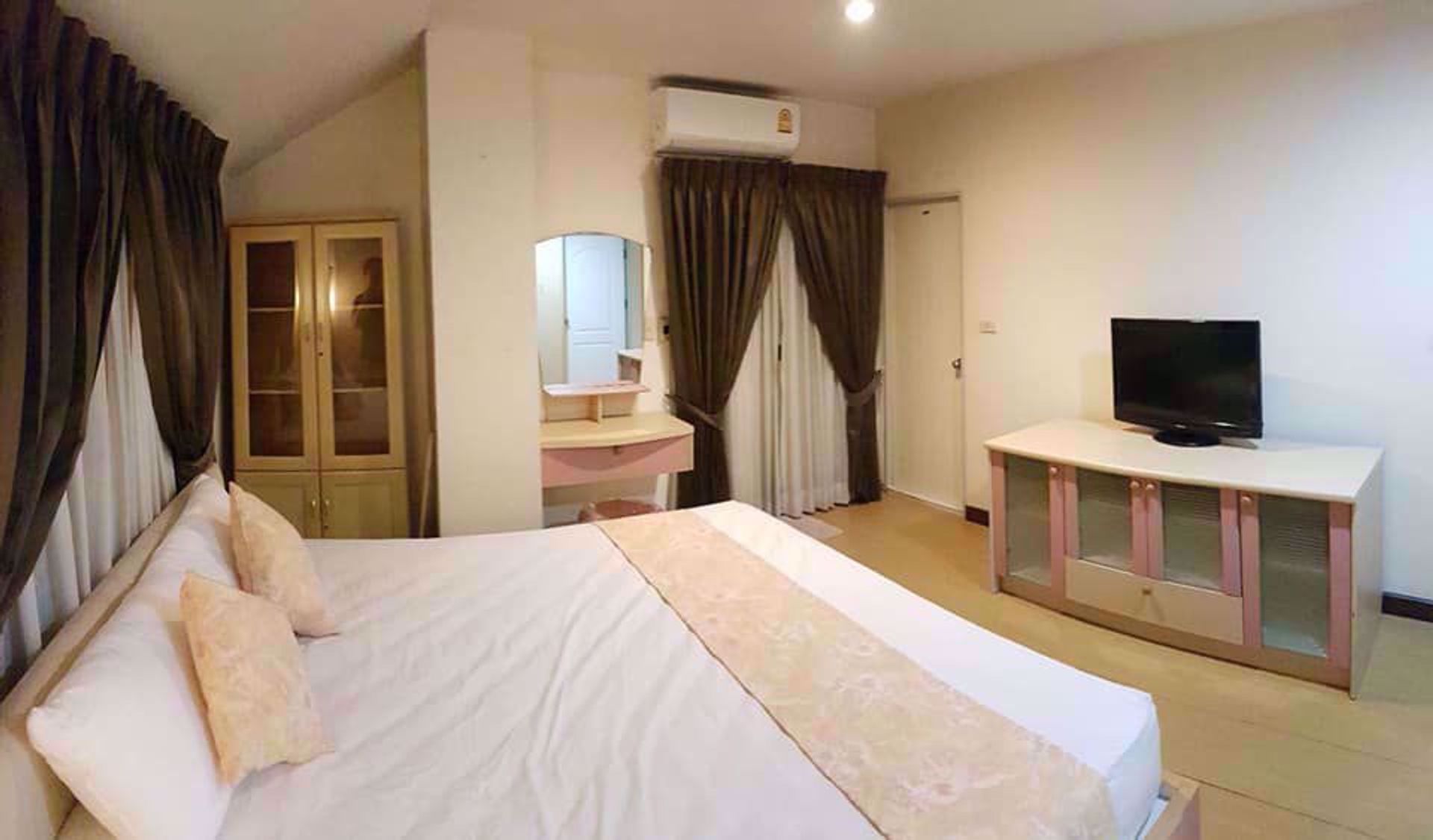 Condominium in , Krung Thep Maha Nakhon 12216385