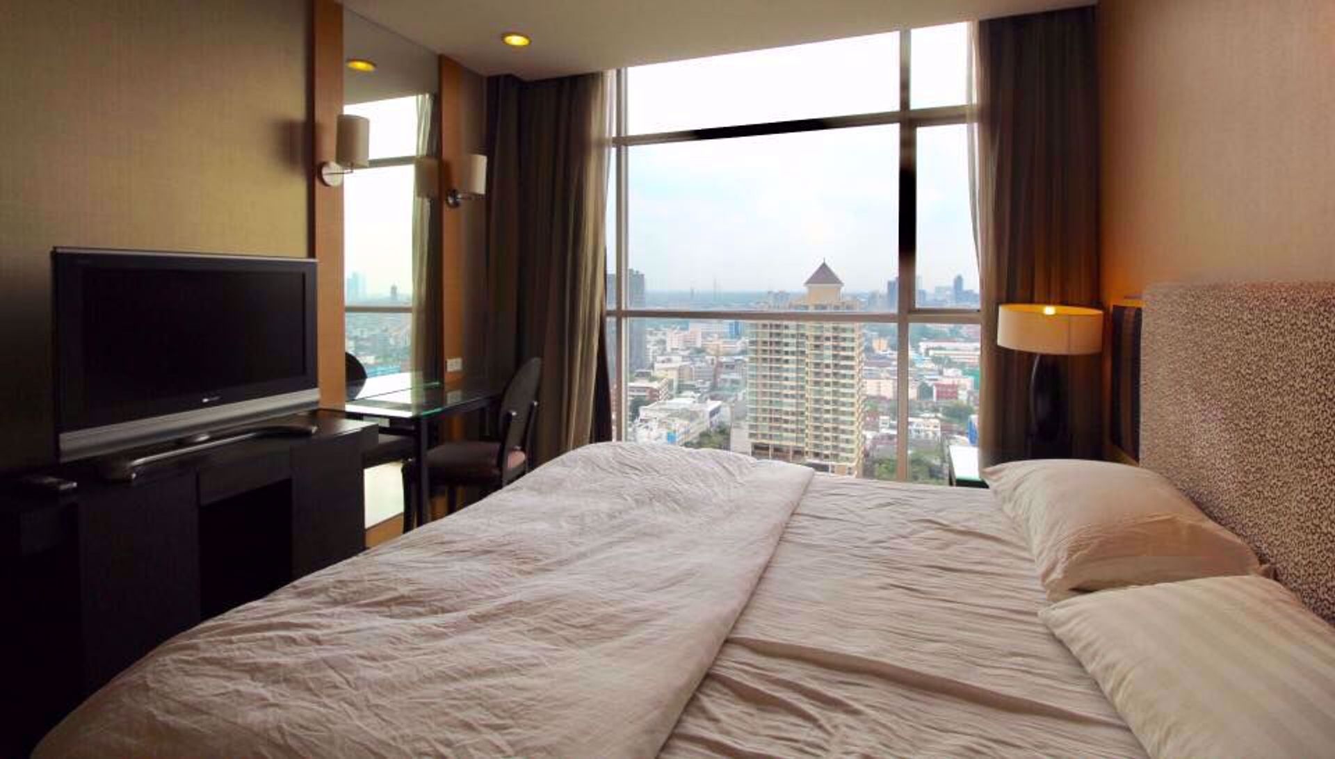 Condominium in Bang Rak, Krung Thep Maha Nakhon 12216421