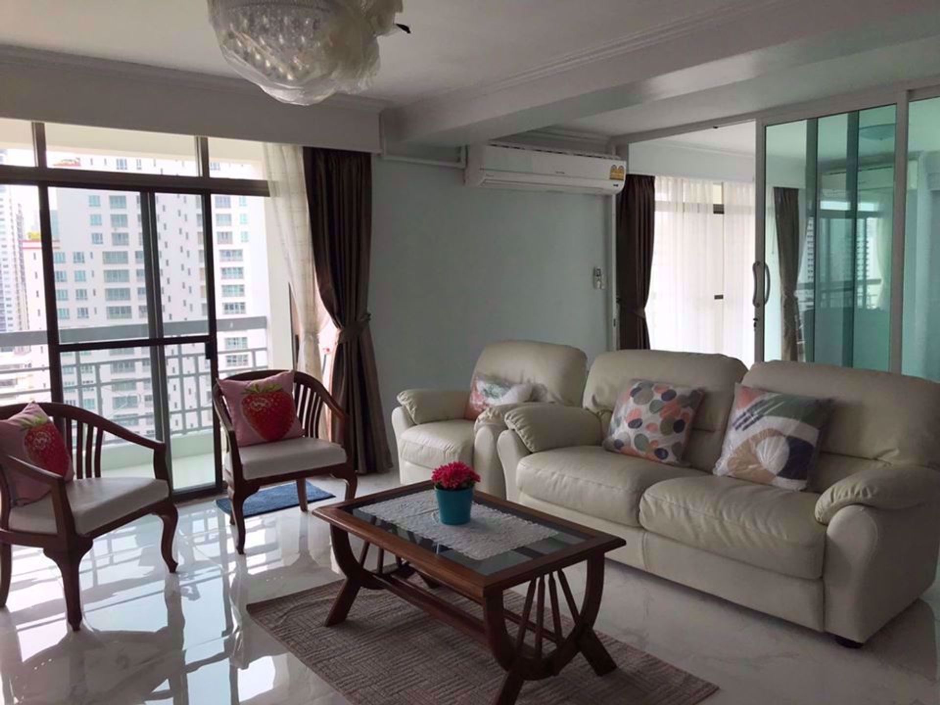 Condominium in Watthana, Krung Thep Maha Nakhon 12216470