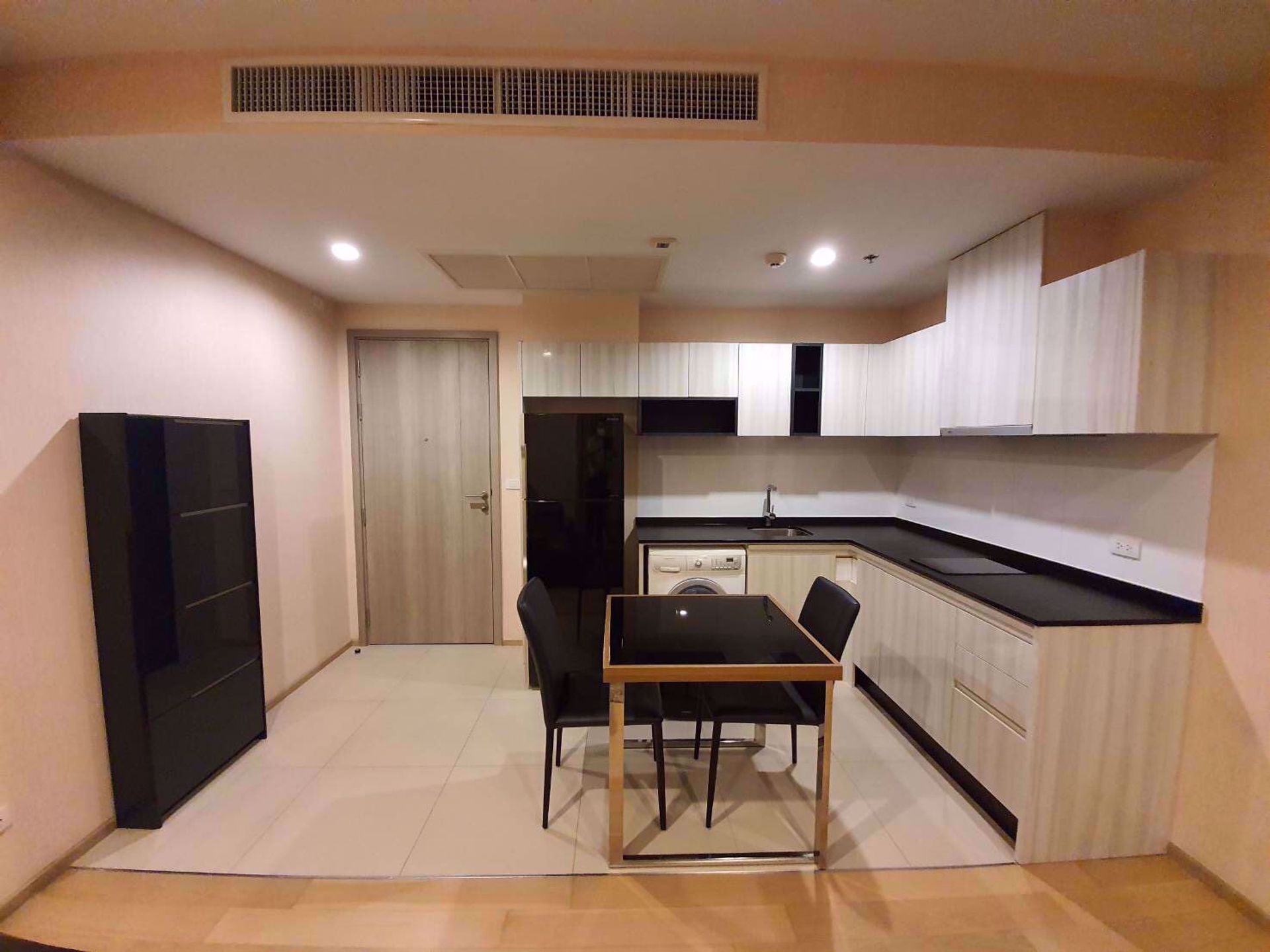 Condominium in Watthana, Krung Thep Maha Nakhon 12216699