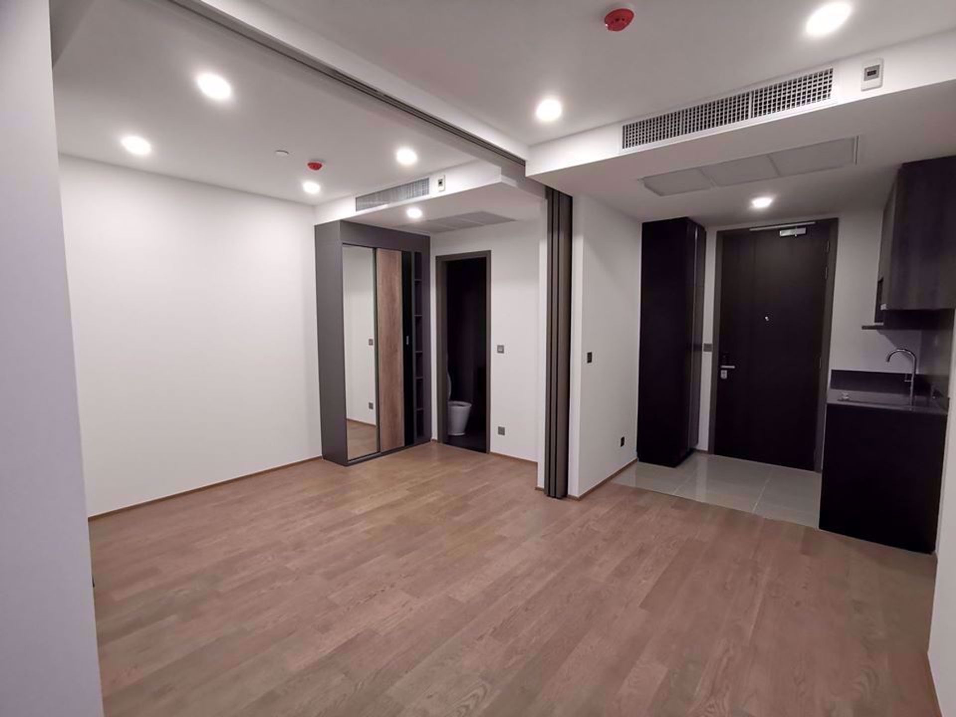 Condominium in Bang Rak, Krung Thep Maha Nakhon 12216729