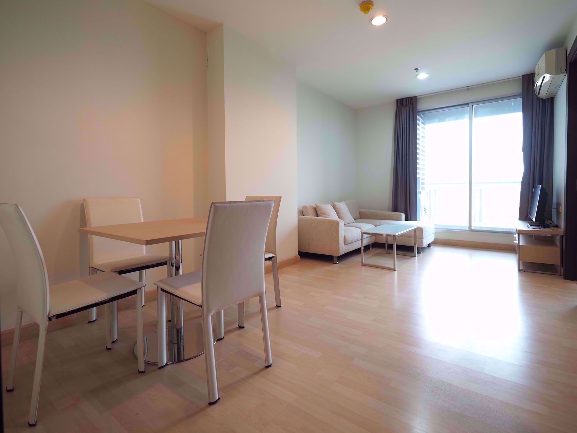 Condominium in Huai Khwang, Krung Thep Maha Nakhon 12216801