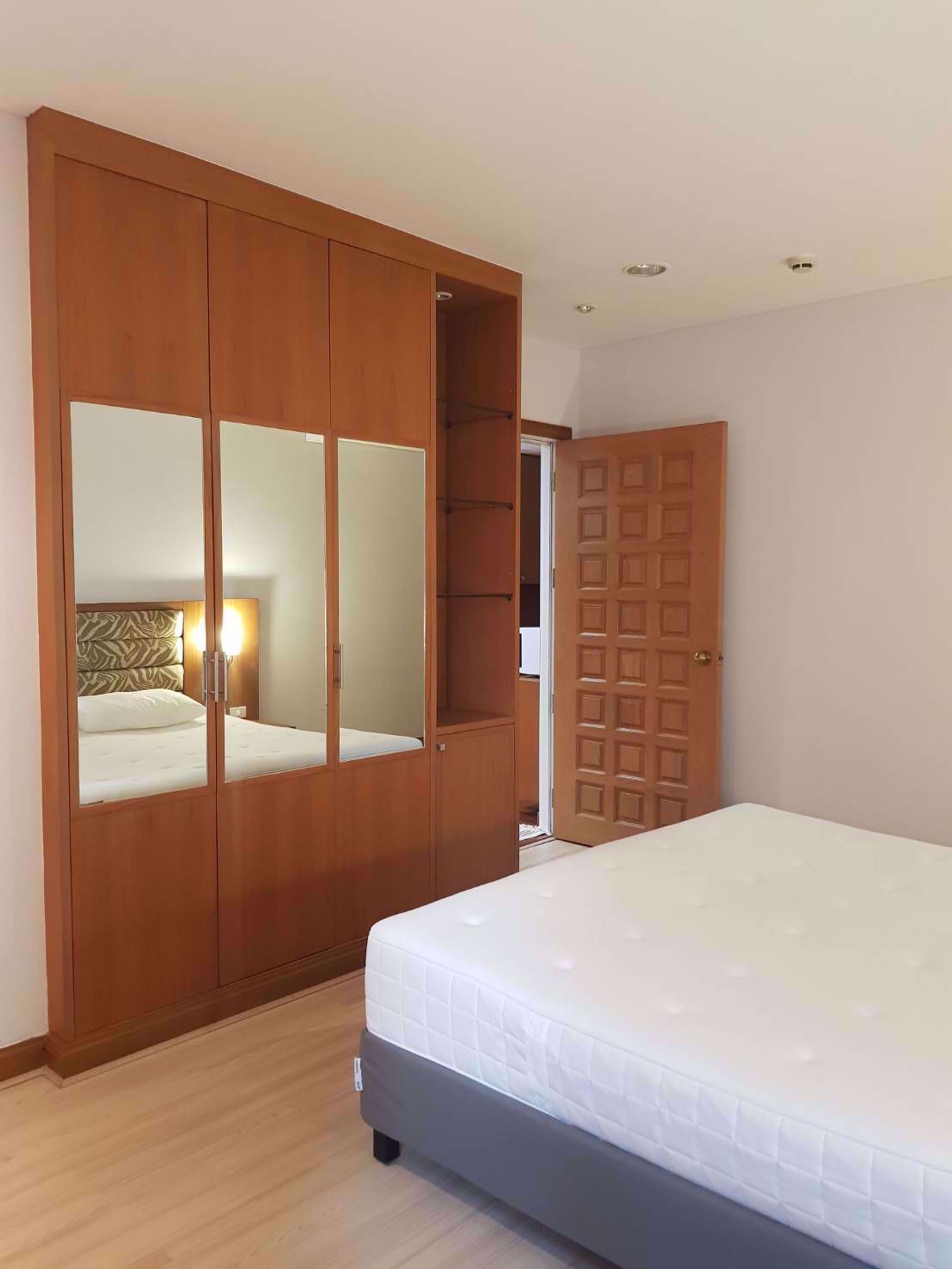 Condominium in Pathum Wan, Krung Thep Maha Nakhon 12216979