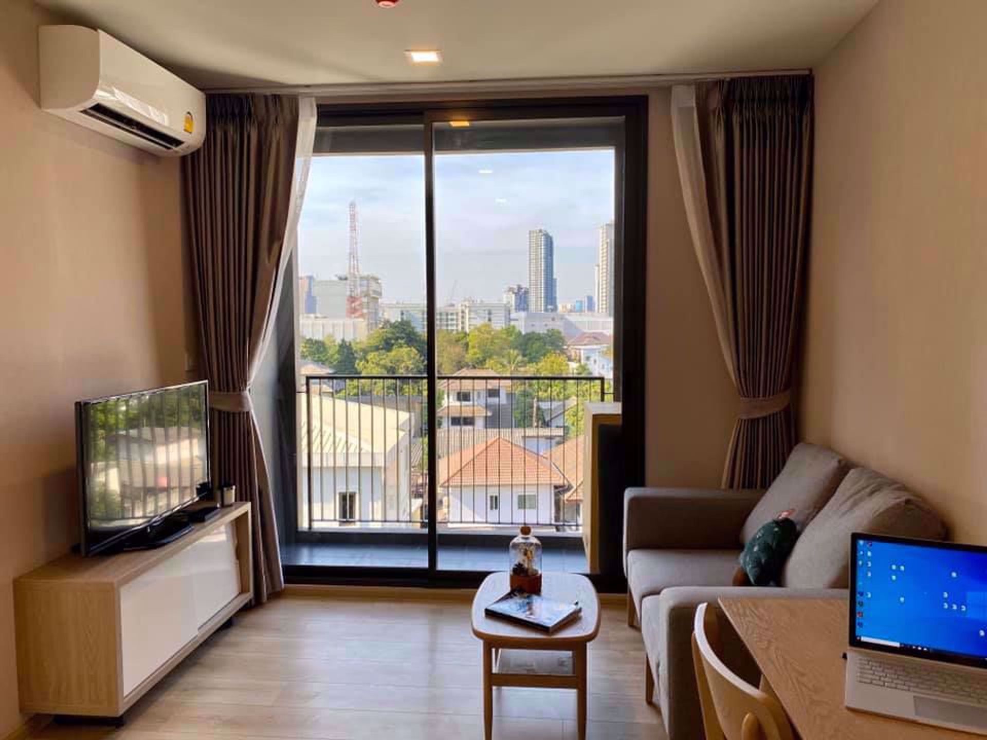 Condominium in Phra Khanong, Krung Thep Maha Nakhon 12217055