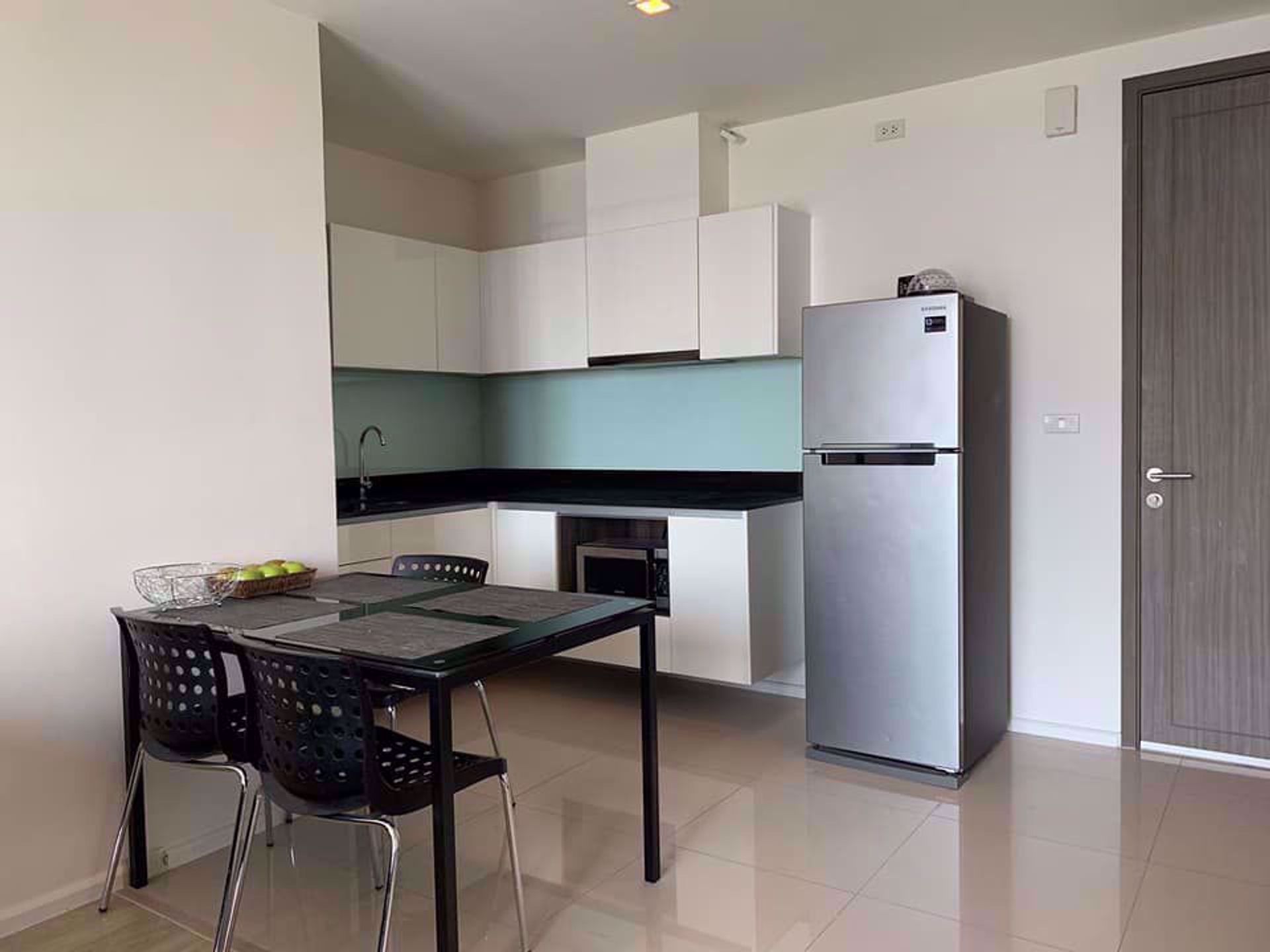 Condominium in Huai Khwang, Krung Thep Maha Nakhon 12217103