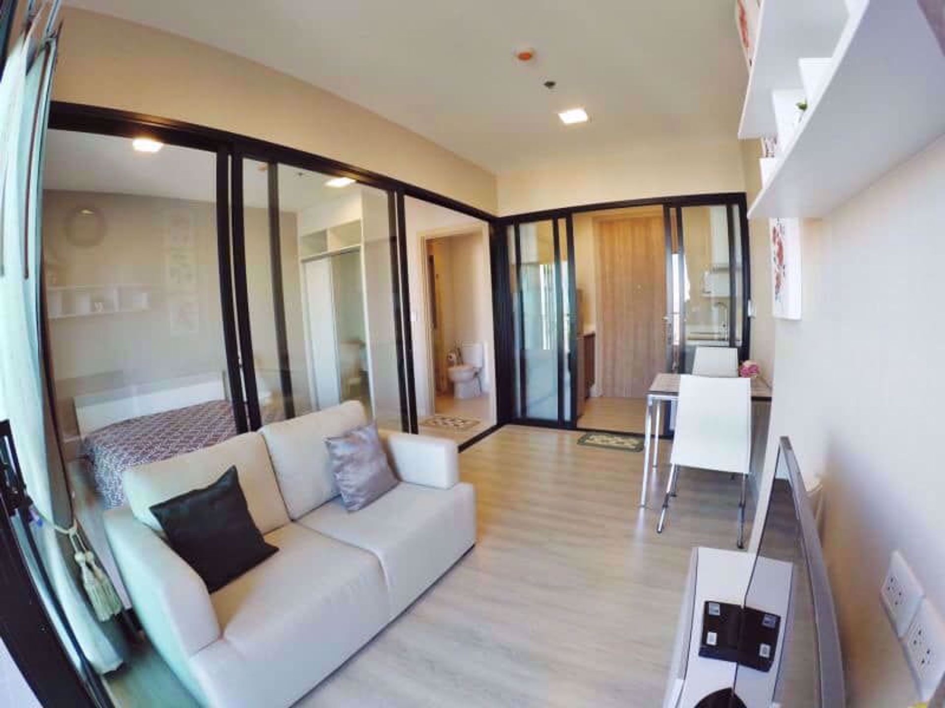 Condominium in Ban Na Lied, Krung Thep Maha Nakhon 12217309