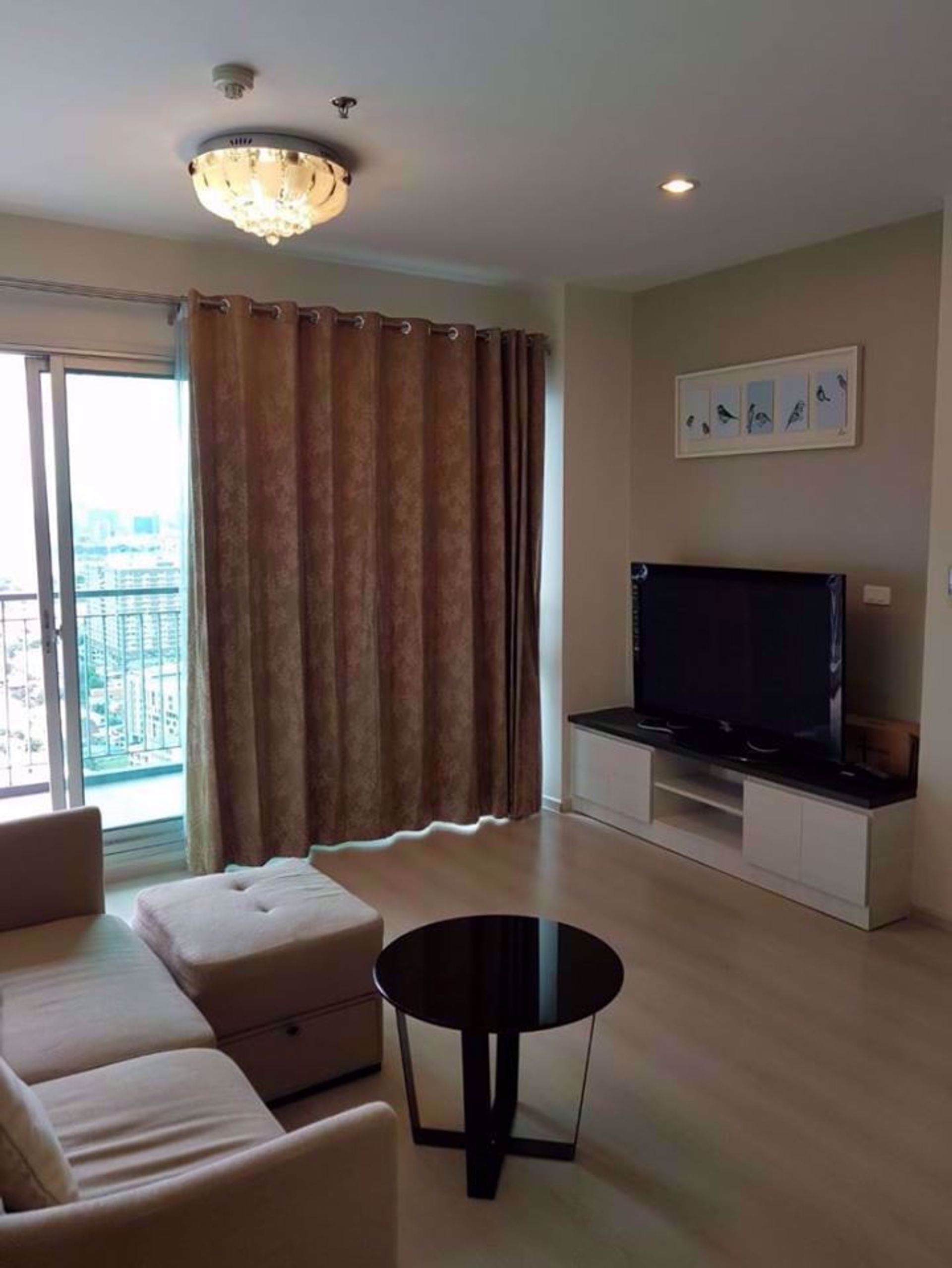 Condominium in Huai Khwang, Krung Thep Maha Nakhon 12217397