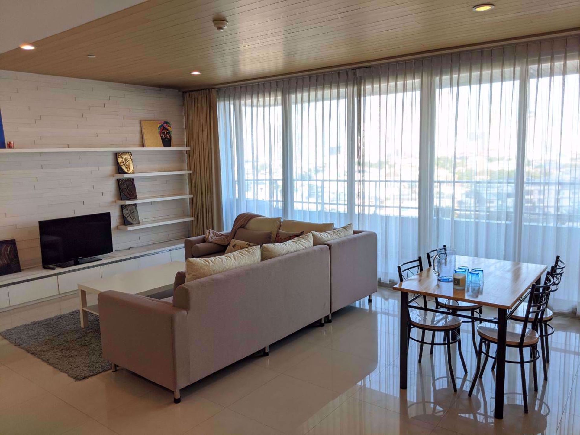 Condominium in Godown, Krung Thep Maha Nakhon 12217607