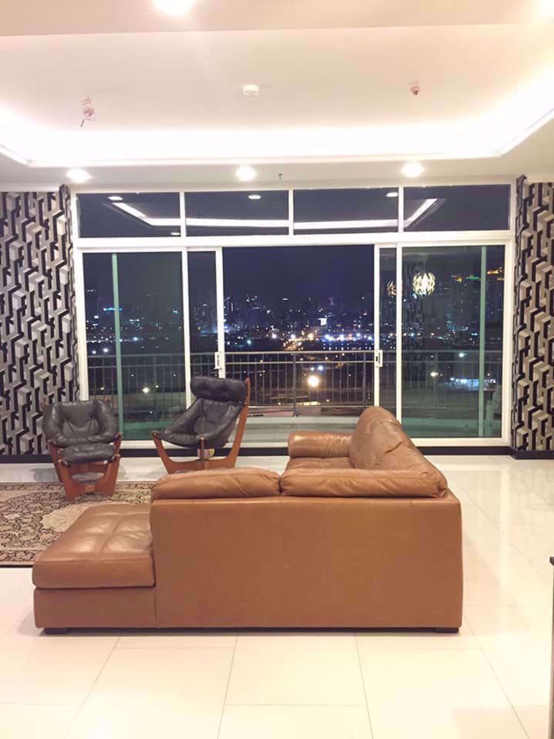 Condominium in Huai Khwang, Krung Thep Maha Nakhon 12217765