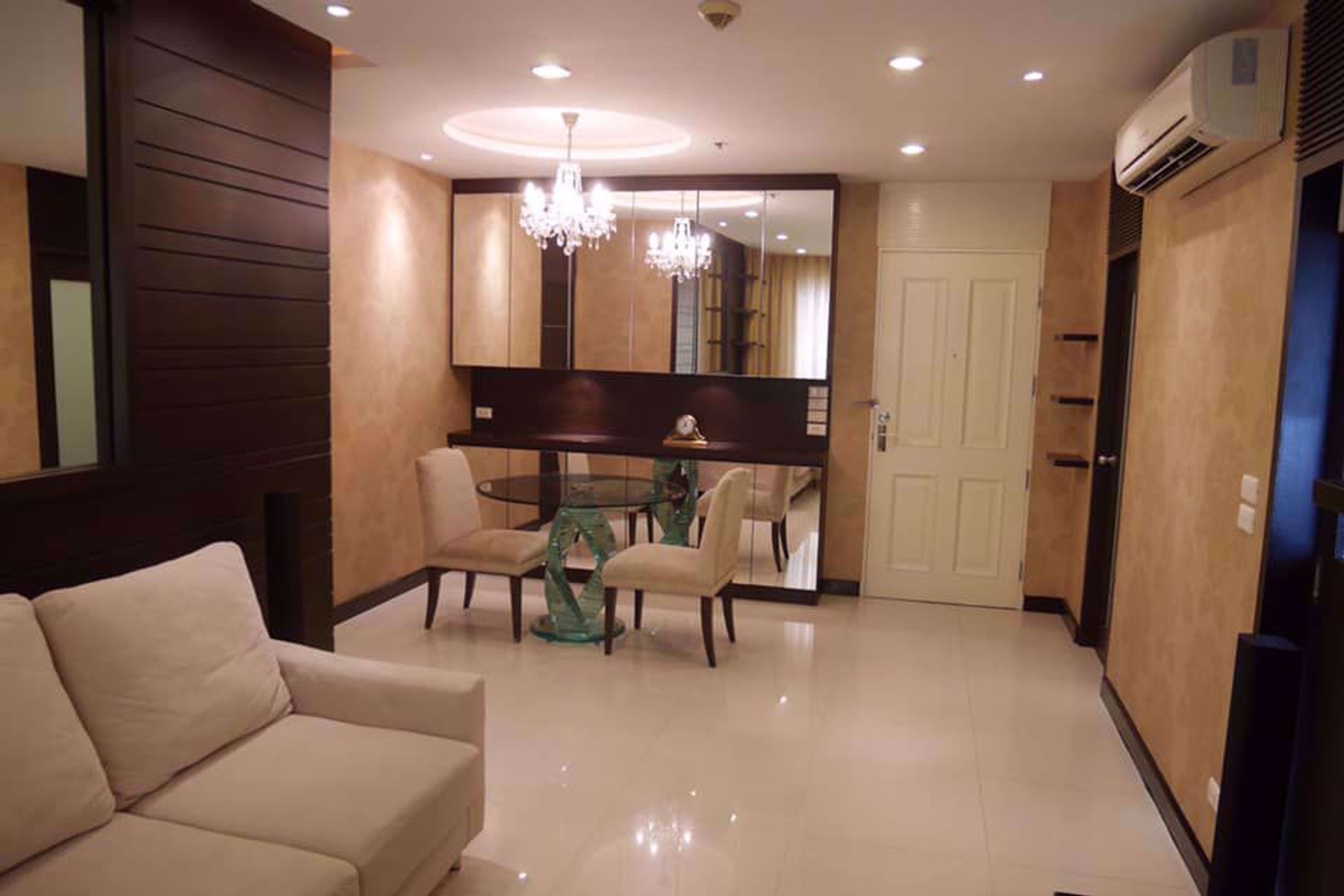 Condominium in Khlong Toei, Krung Thep Maha Nakhon 12217811