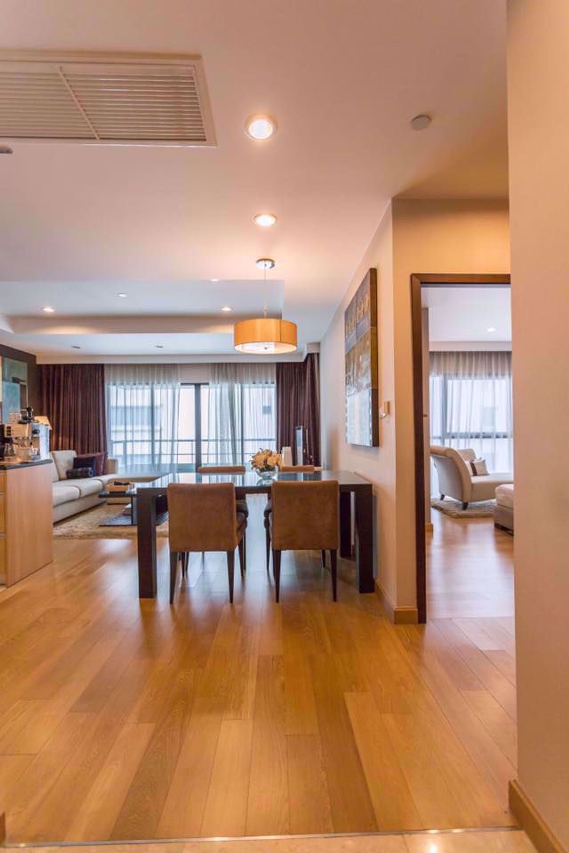 Condominium in Bang Rak, Krung Thep Maha Nakhon 12218340