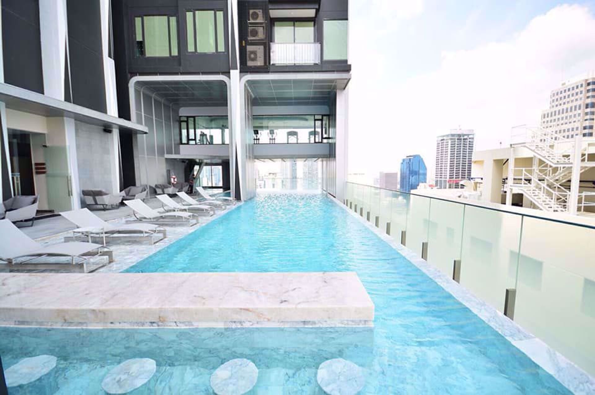 Condominium dans Khlong Toei, Krung Thep Maha Nakhon 12218549