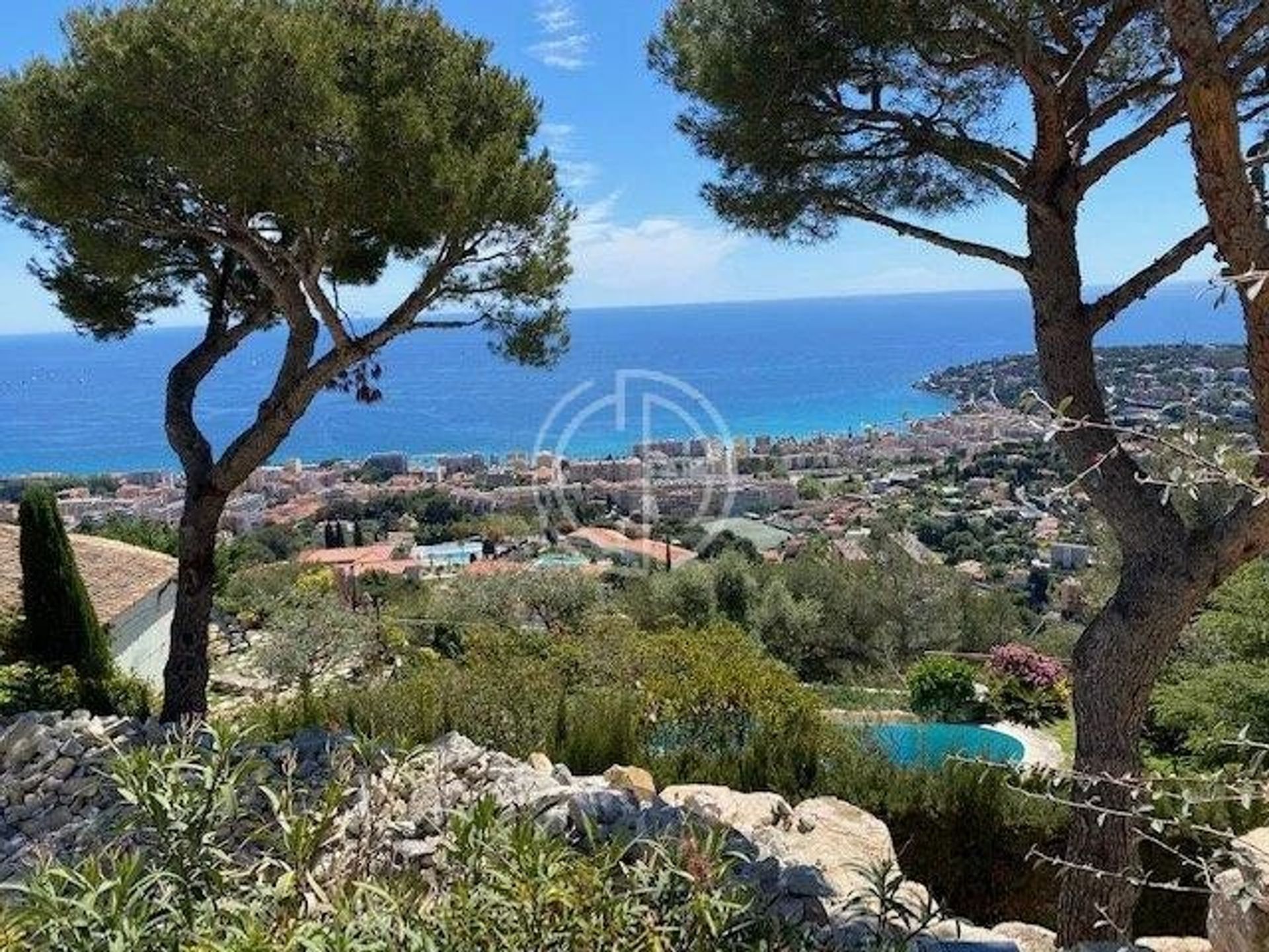 casa en Roquebrune, Provenza-Alpes-Costa Azul 12221786