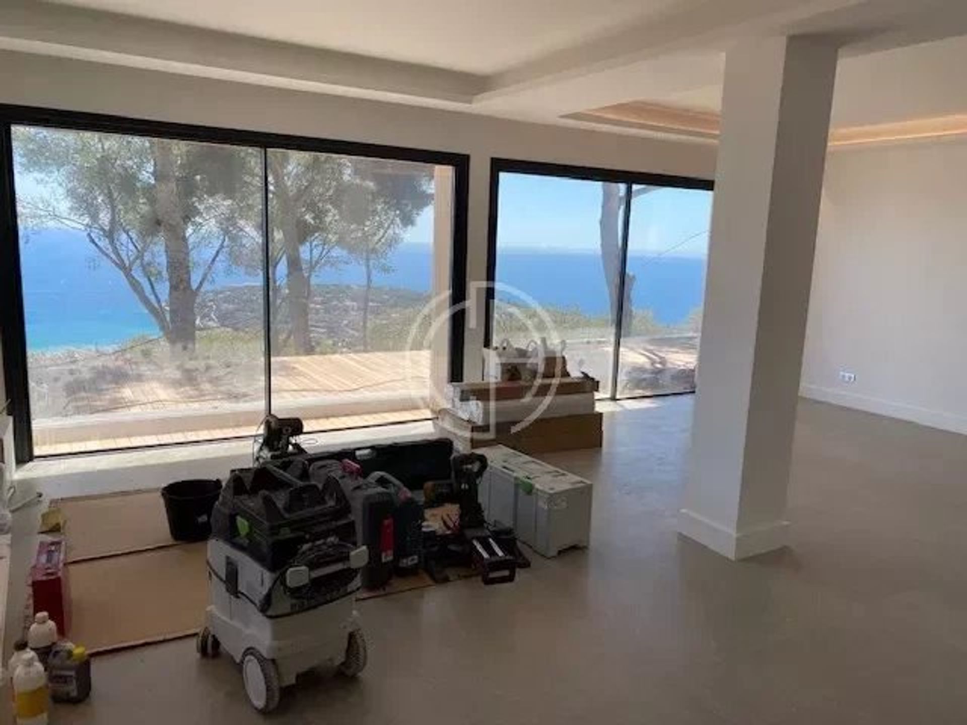 casa en Roquebrune, Provenza-Alpes-Costa Azul 12221786