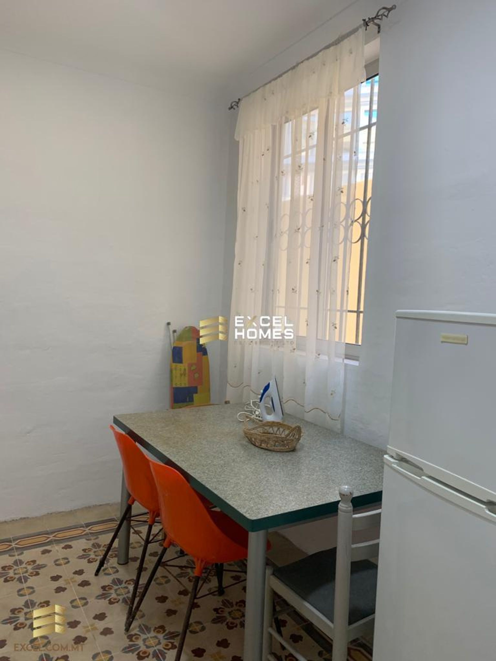 Hus i Gzira, Gzira 12226381