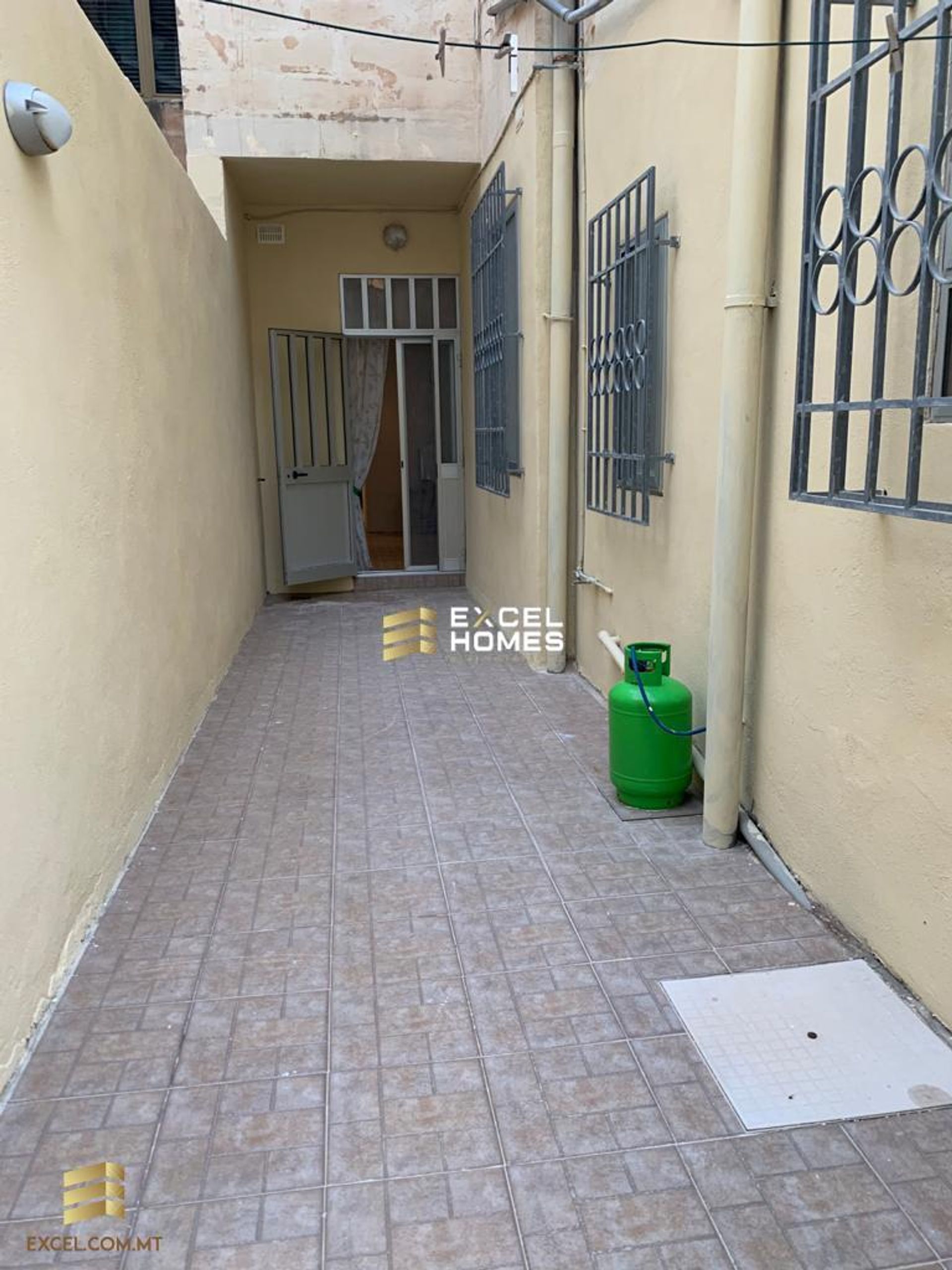 Hus i Gzira, Gzira 12226381