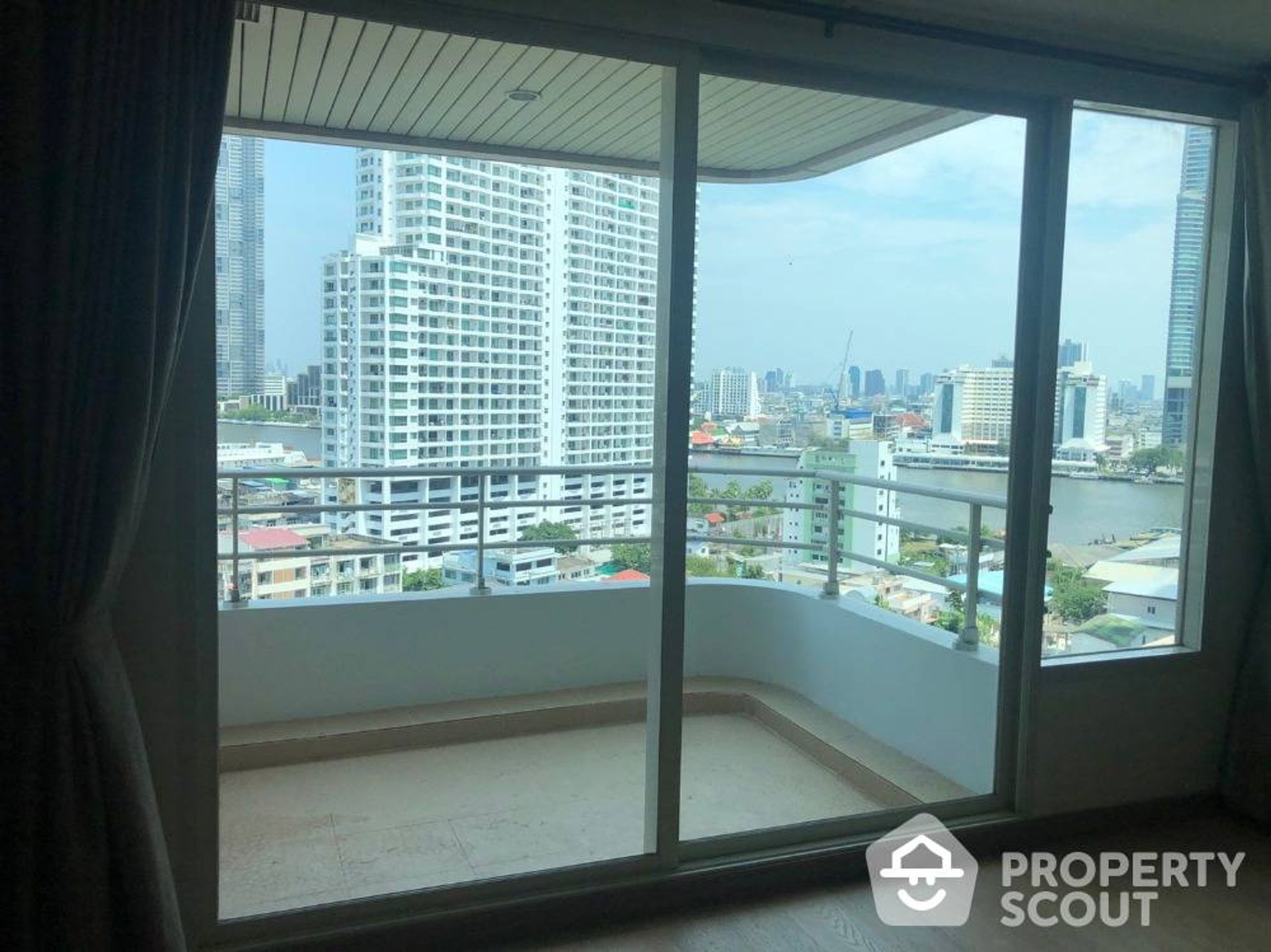 Condominium in Godown, Krung Thep Maha Nakhon 12235899