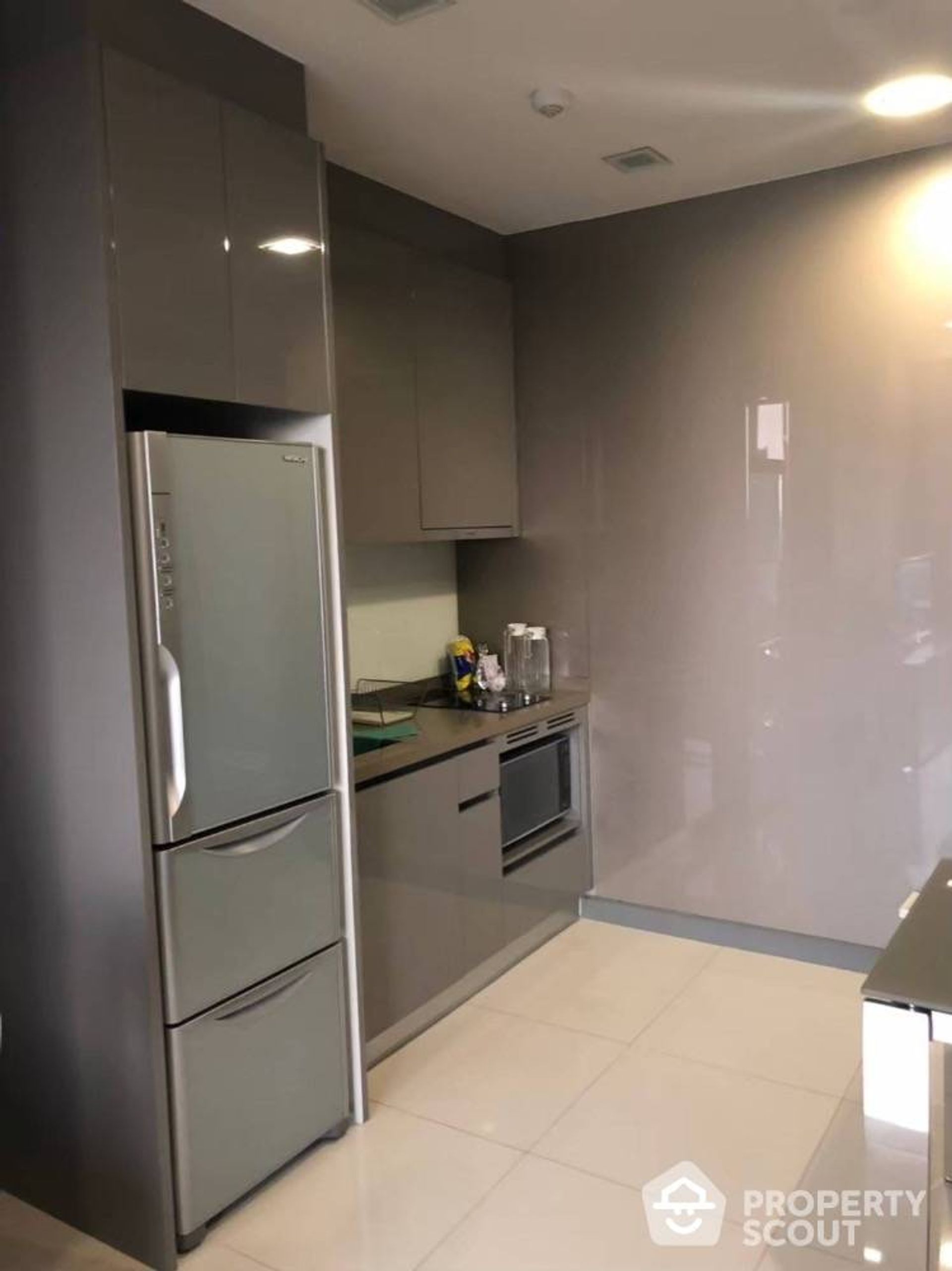 Condominium in Bang Rak, Krung Thep Maha Nakhon 12236005